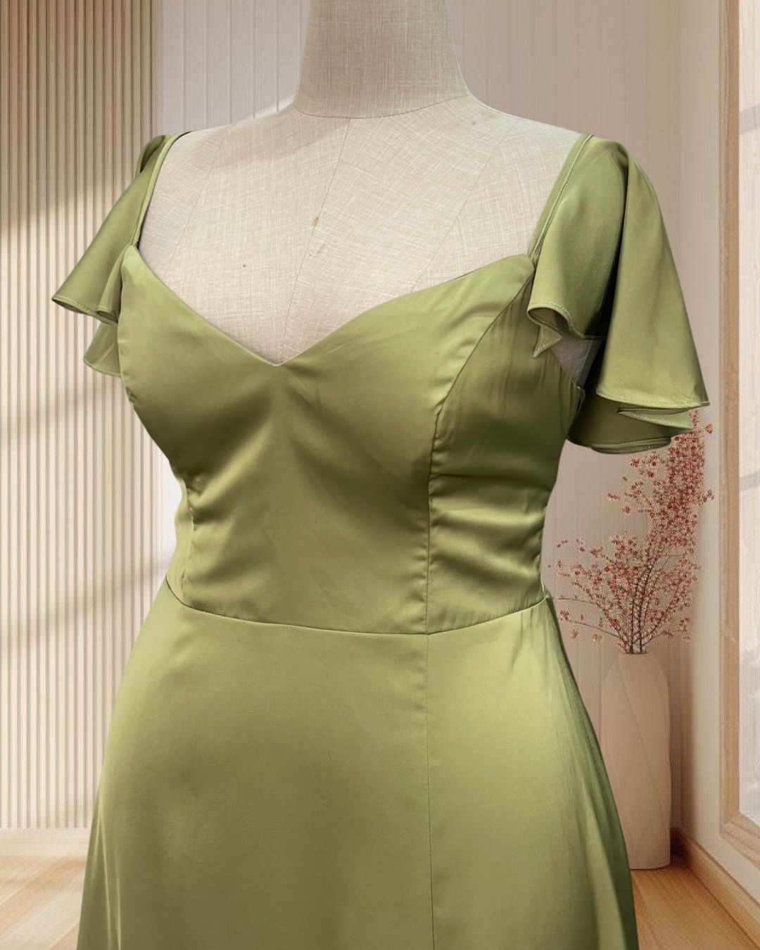 (PRE-LOVED) ราตรียาวสีเขียวมัทฉะ สายเดี่ยวโอบไหล่ ไซส์ 2XL