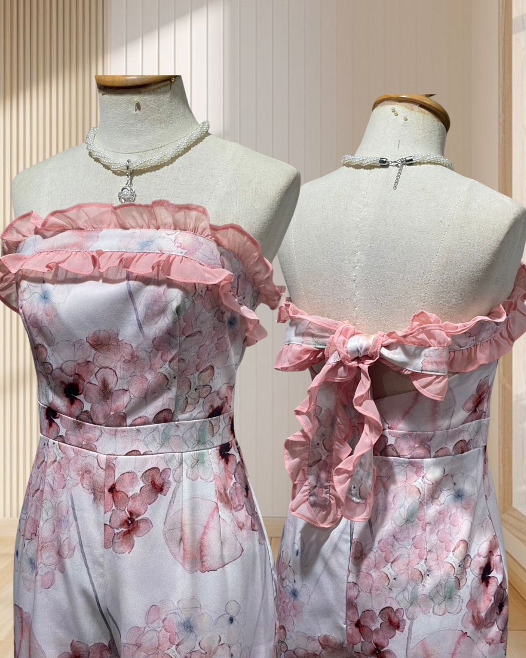 (PRE-LOVED) จั๊มพ์สูทสีชมพูลายดอกไม้ เกาะอก ผูกบ์ด้านหลัง ไซส์ S