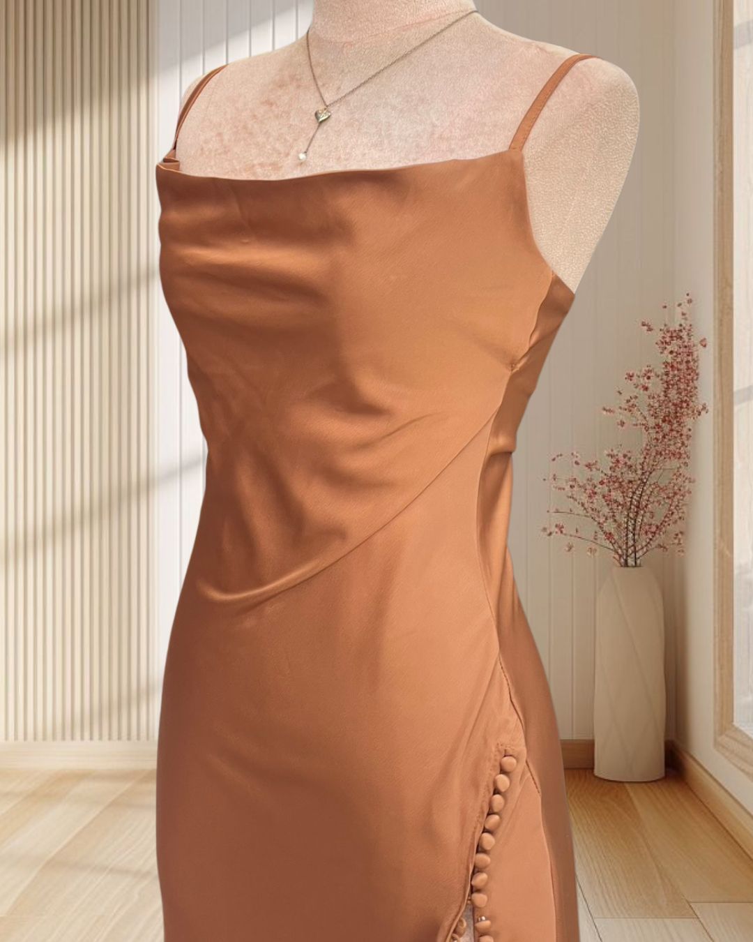 (PRE-LOVED) ชุดราตรียาวสายเดี่ยวแต่งกระดุม สีน้ำตาล S