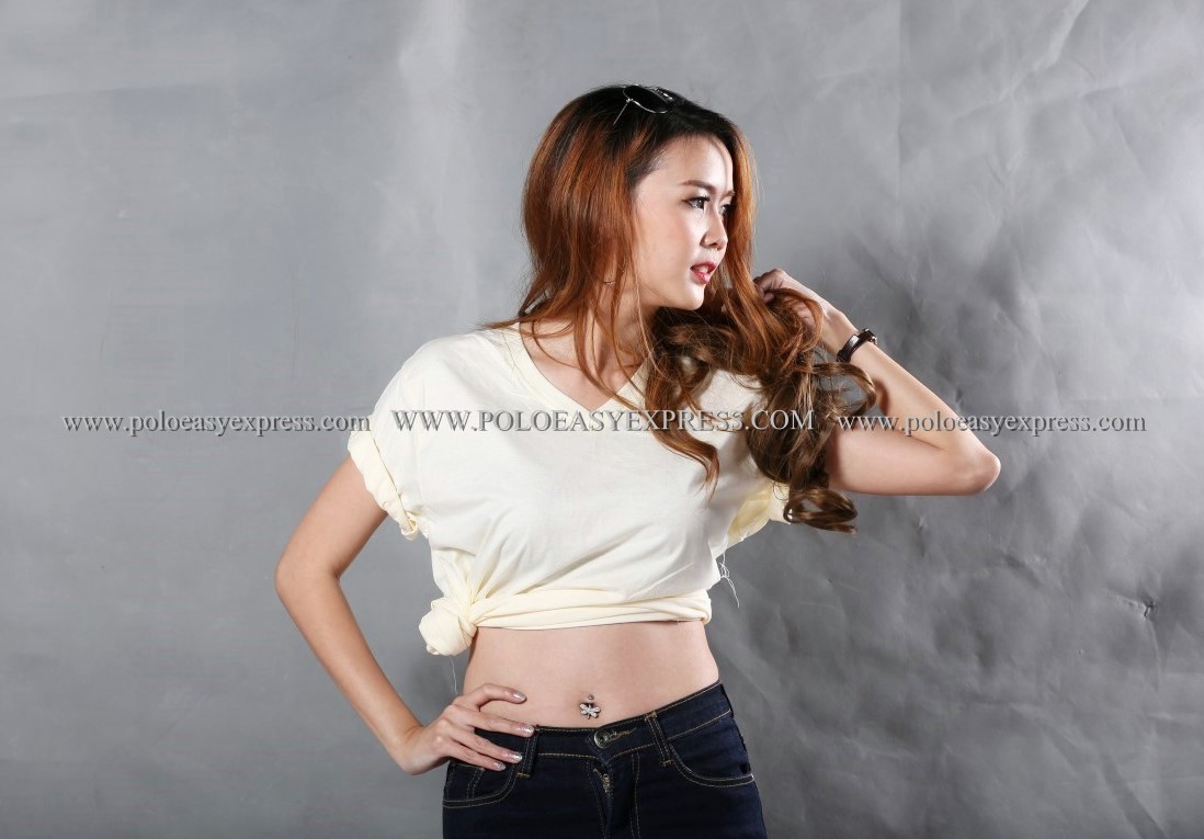 M เสื้อยืด สีครีม คอวี แขนสั้น Size M