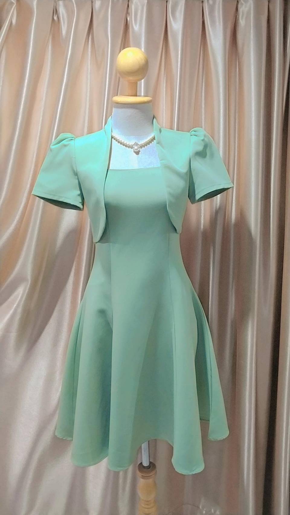 ชุดราตรีสั้นเสื้อคลุมหลอกผ้าโคโค่สีเขียวS