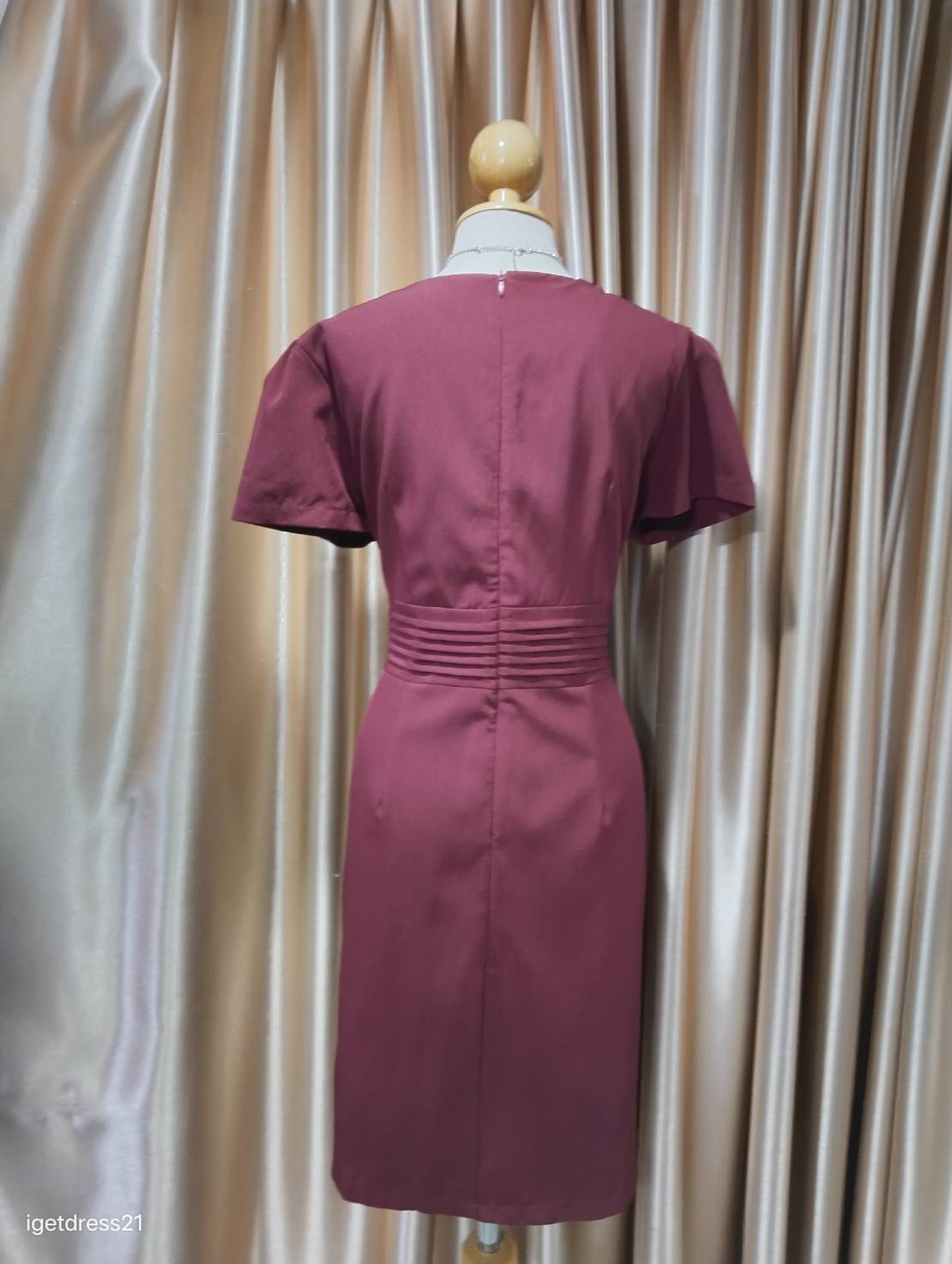 (PRE-LOVED) เดรสสั้นมีแขนสีแดง XL