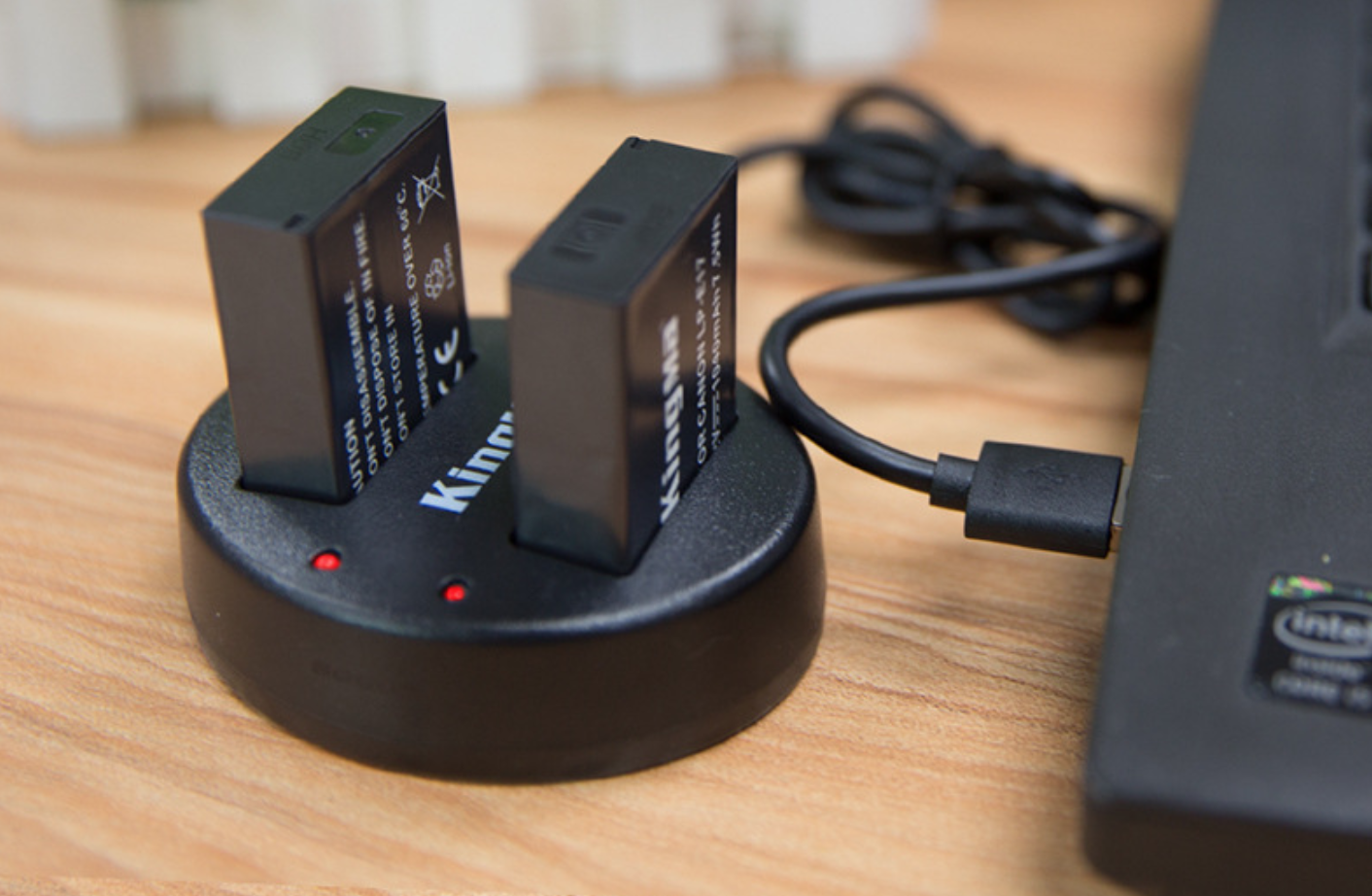 แท่นชาร์จแบตเตอรี่ Canon LP-E17 ยี่ห้อKingma ใช้กับรุ่น EOS M3 750D 760D