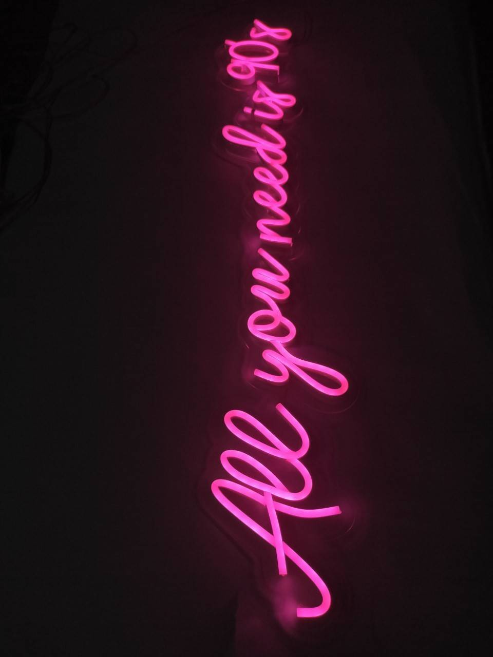 ป้ายไฟนีออน Led ดัดสีชมพู ติดบนแผ่นอะคริลิคใส - All you need is 90's