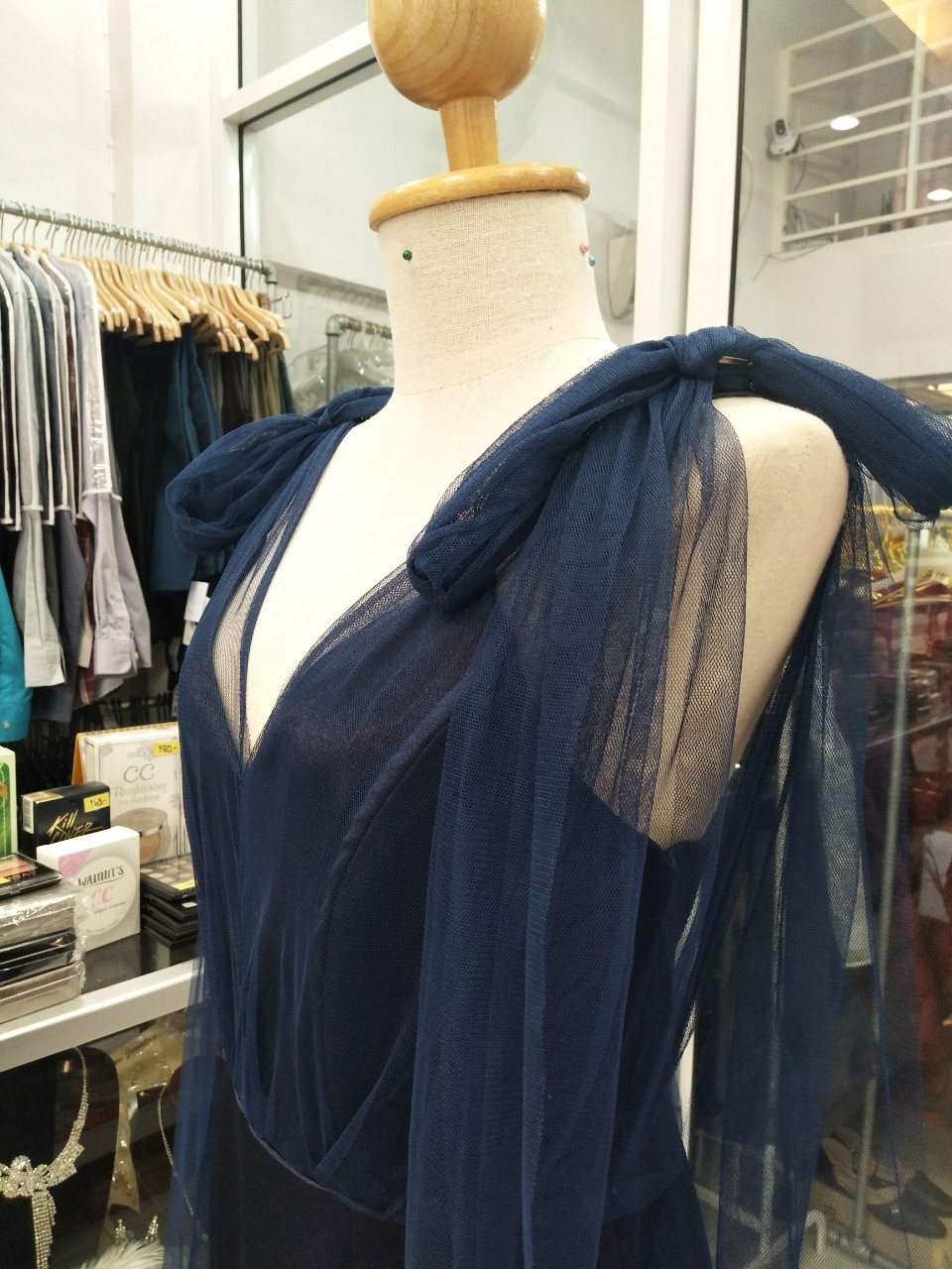 (PRE-LOVED) สั้นกรมดัชเชสบ่ามุ้ง2ข้างตาข่ายนิ่ม (M)