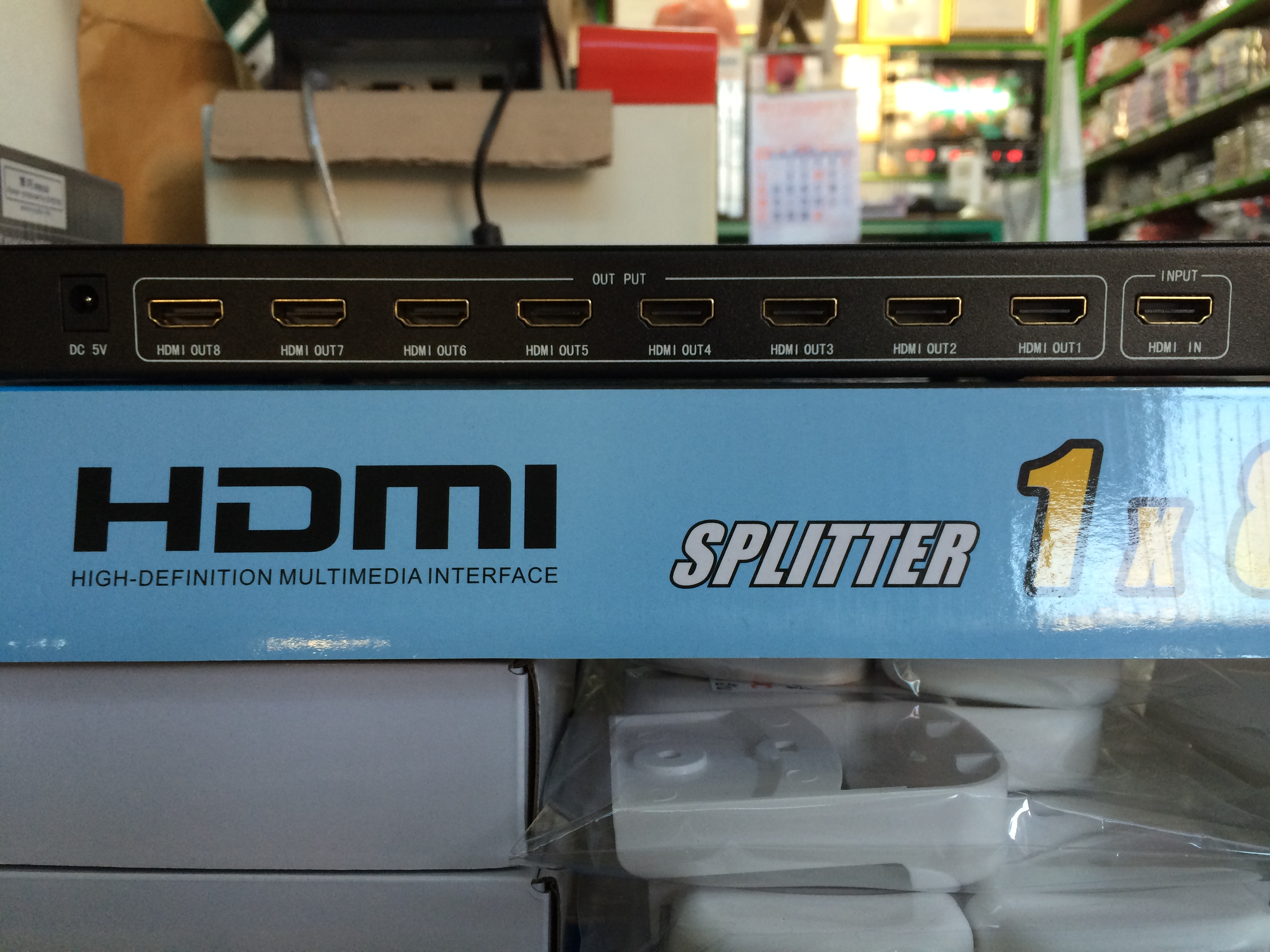 HDMI (V1.4 รองรับ 3D) Splitter 8 Port + Adapter