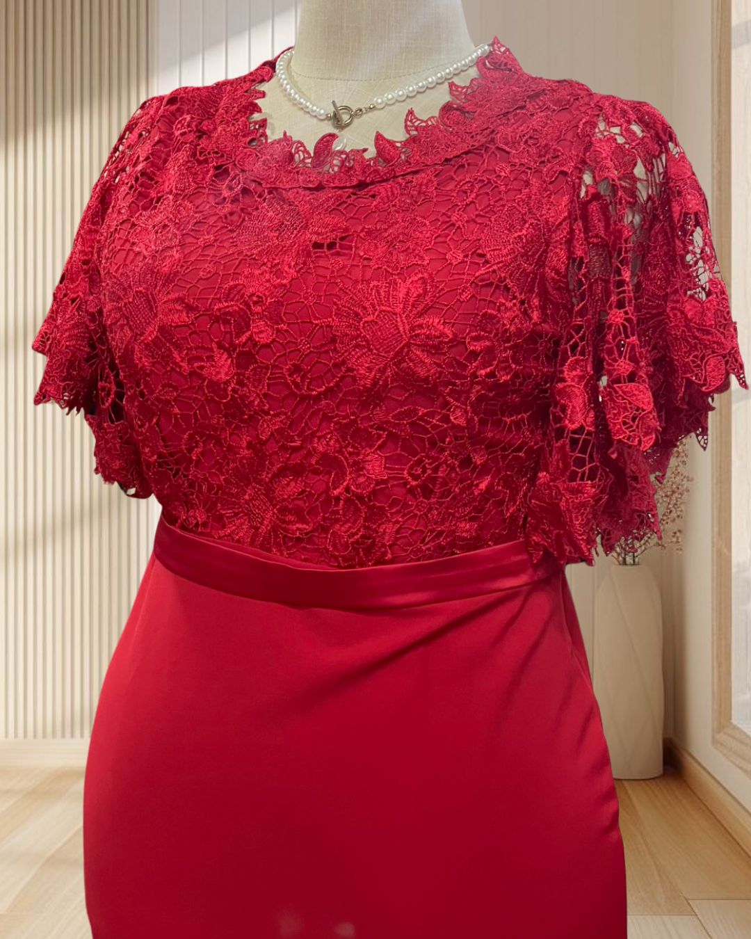 ชุดเดรสคุณแม่สีแดง ลูกไม้ระบายแขน กระโปรงผ้าฮานาโกะ ไซส์ 2XL