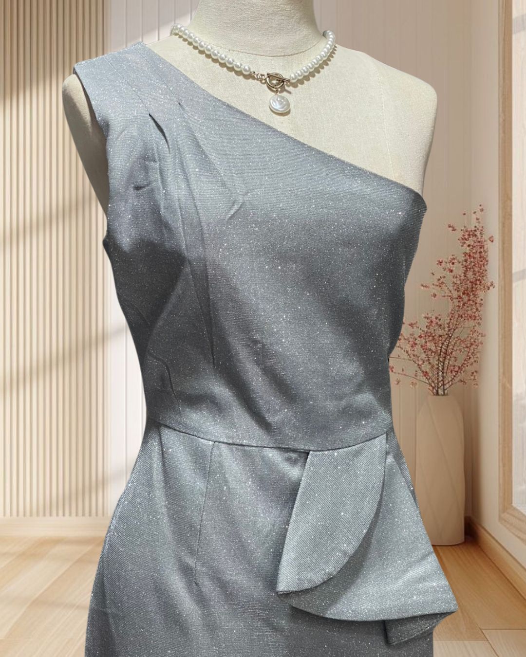 (PRE-LOVED) ชุดราตรีสีทอง บ่าเฉียงกลิตเตอร์ (L) มือ2