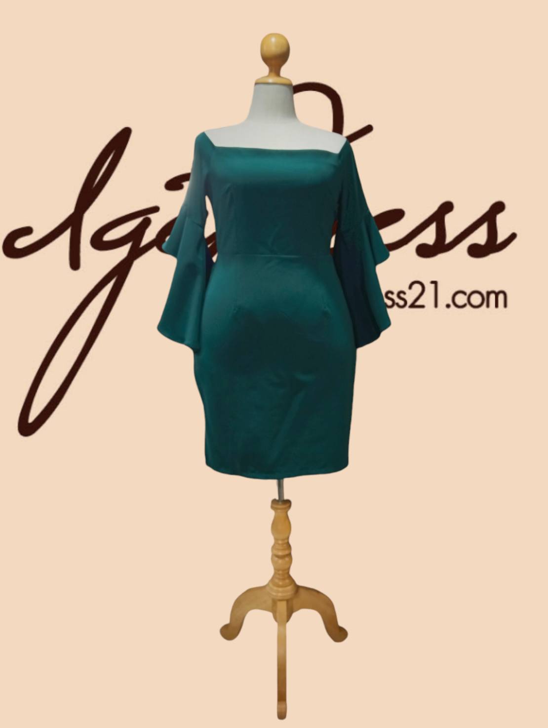 ราตรีสั้นสีเขียวปาดไหล่แขนยาวระฆัง (2XL)