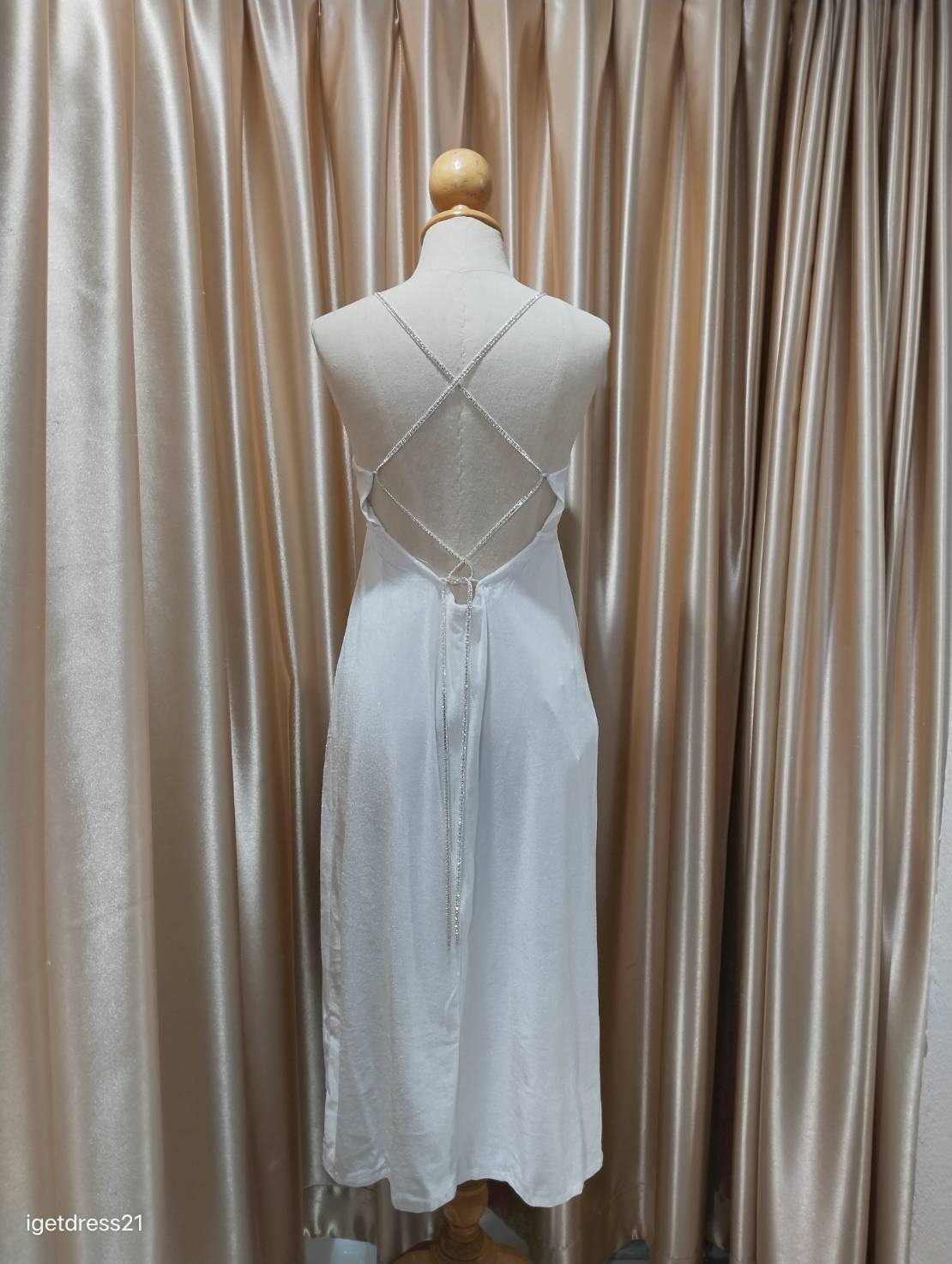 ชุดเดรสสั้นสีขาวสายเพชร S