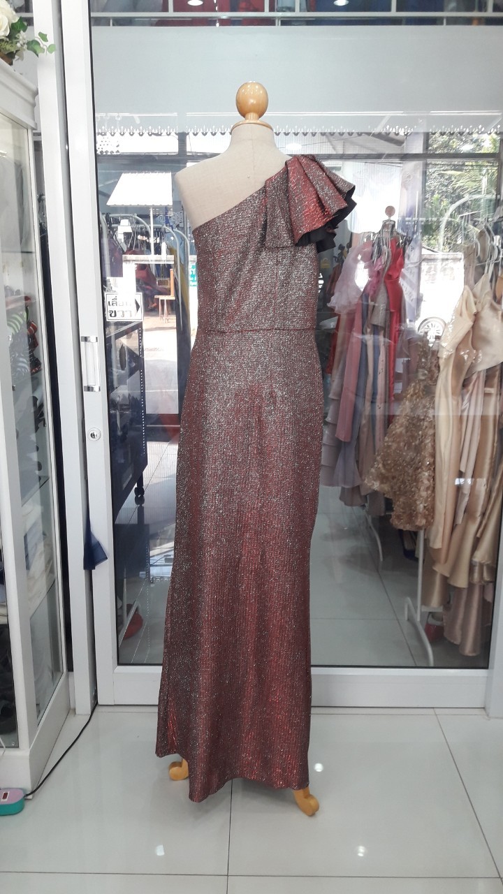 (PRE-LOVED) ยาวแดงกลิตเตอร์ไหล่เบี่ยง (M)