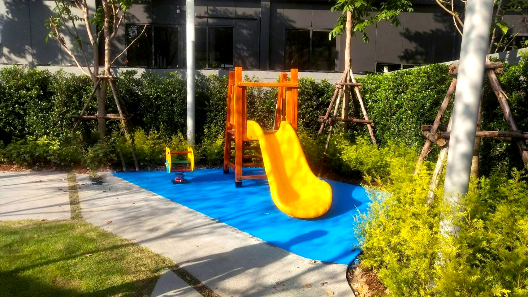 เครื่องเล่นสนาม สไลเดอร์ไม้