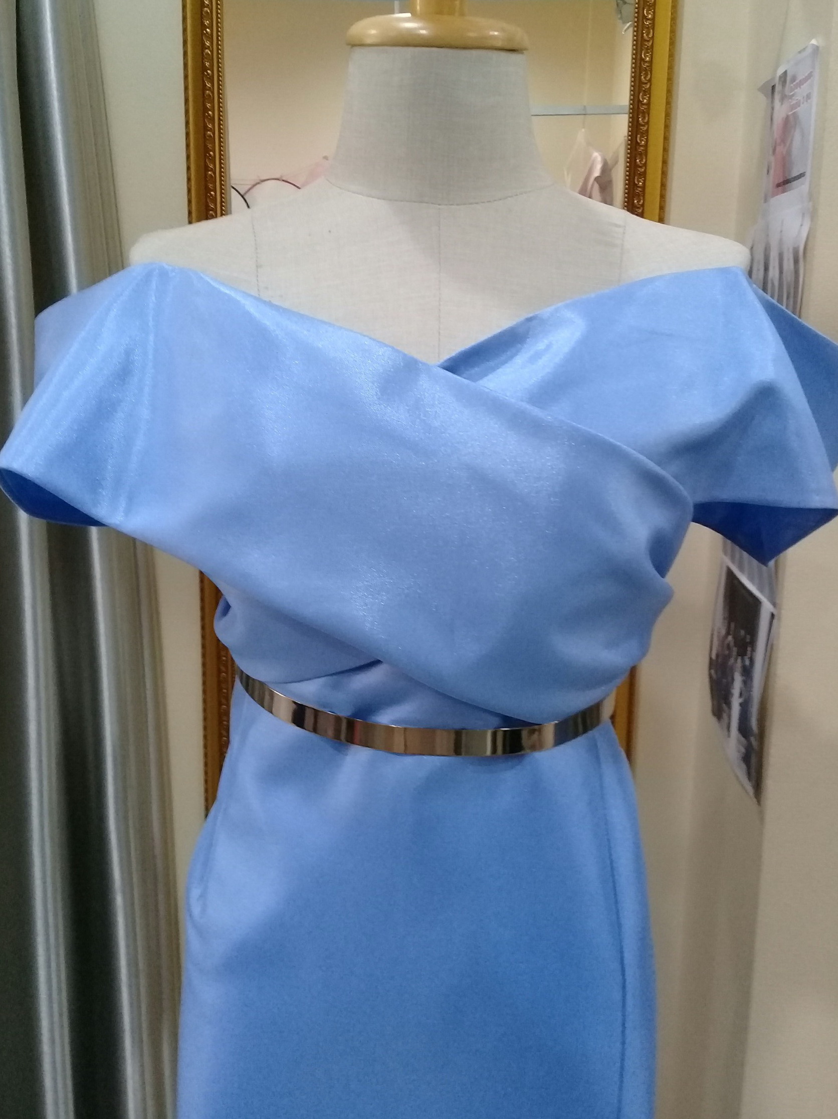 (PRE-LOVED) ชุดราตรียาวmaxiสีฟ้า ปาดไหล่กระโปรงผ่าหน้า (4XL) มือ2