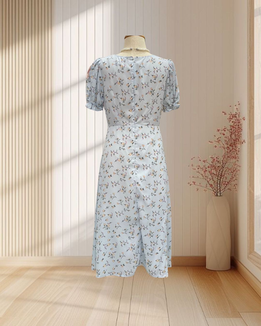 (PRE-LOVED) เดรสยาว3ส่วนสีฟ้า แขนตุ๊กตา ลายดอกไม้ ไซส์ M