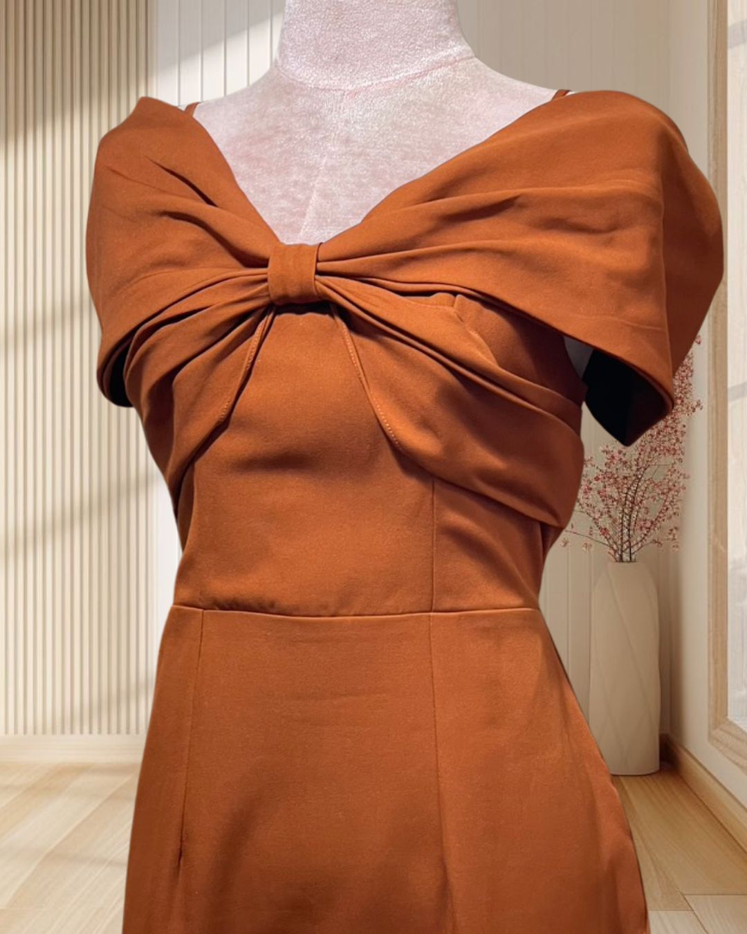 (PRE-LOVED) ราตรีสั้นสีส้มอิฐสายเดี่ยวรวบโบว์2ชั้น อ้อมแขนผ้าบาบี้ 2XL