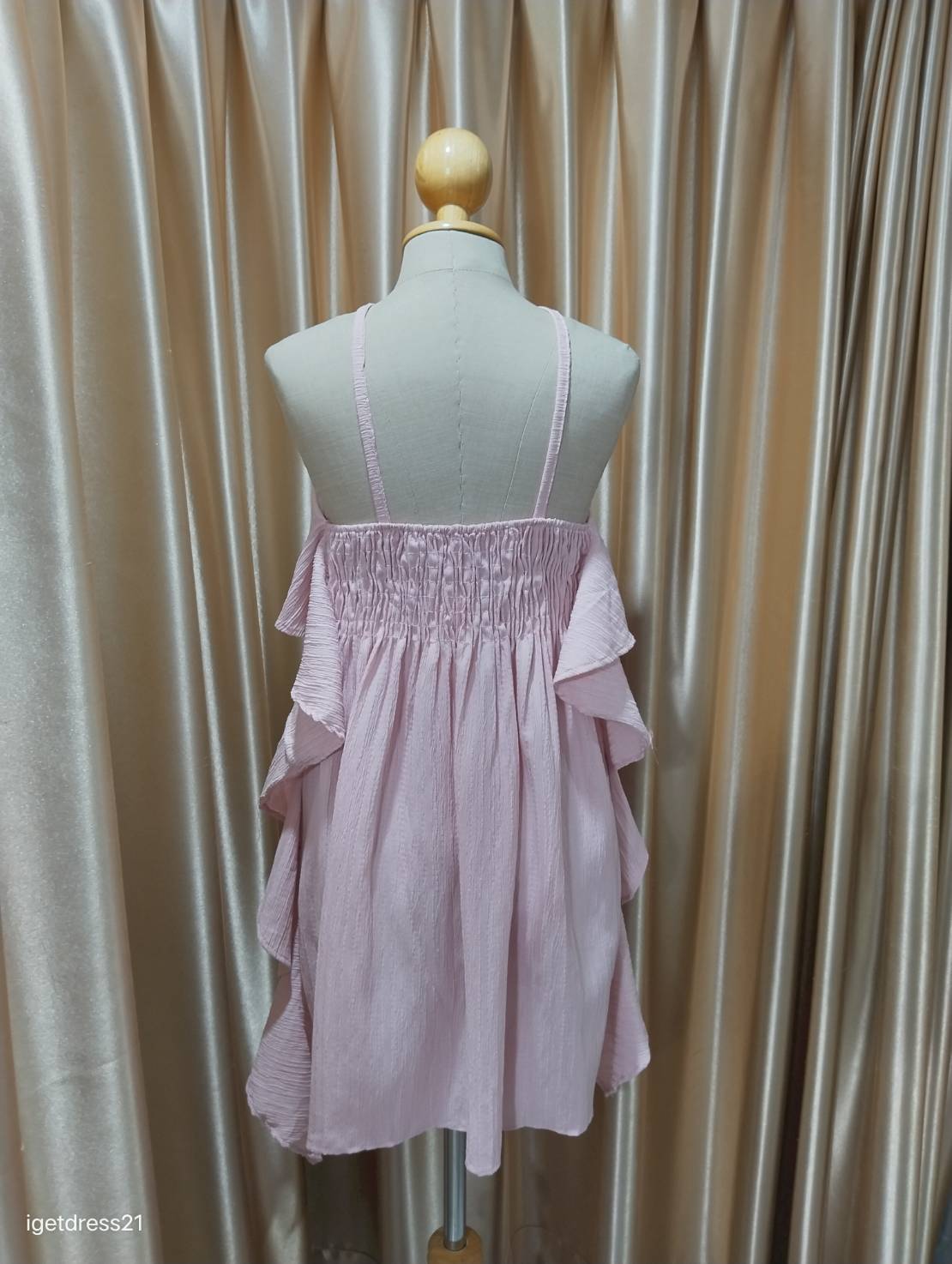 เดรสสายไขว้ระบายสีชมพู F