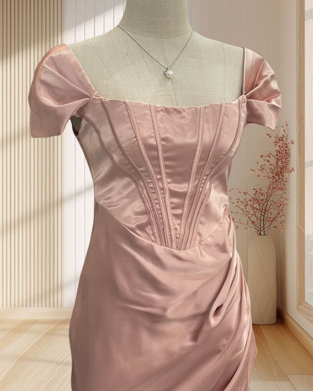 (PRE-LOVED) ราตรียาวสีชมพูนูด ปาดไหล่ แต่งครอเซ็ท กระโปรงจีบเอว ไซส์ S