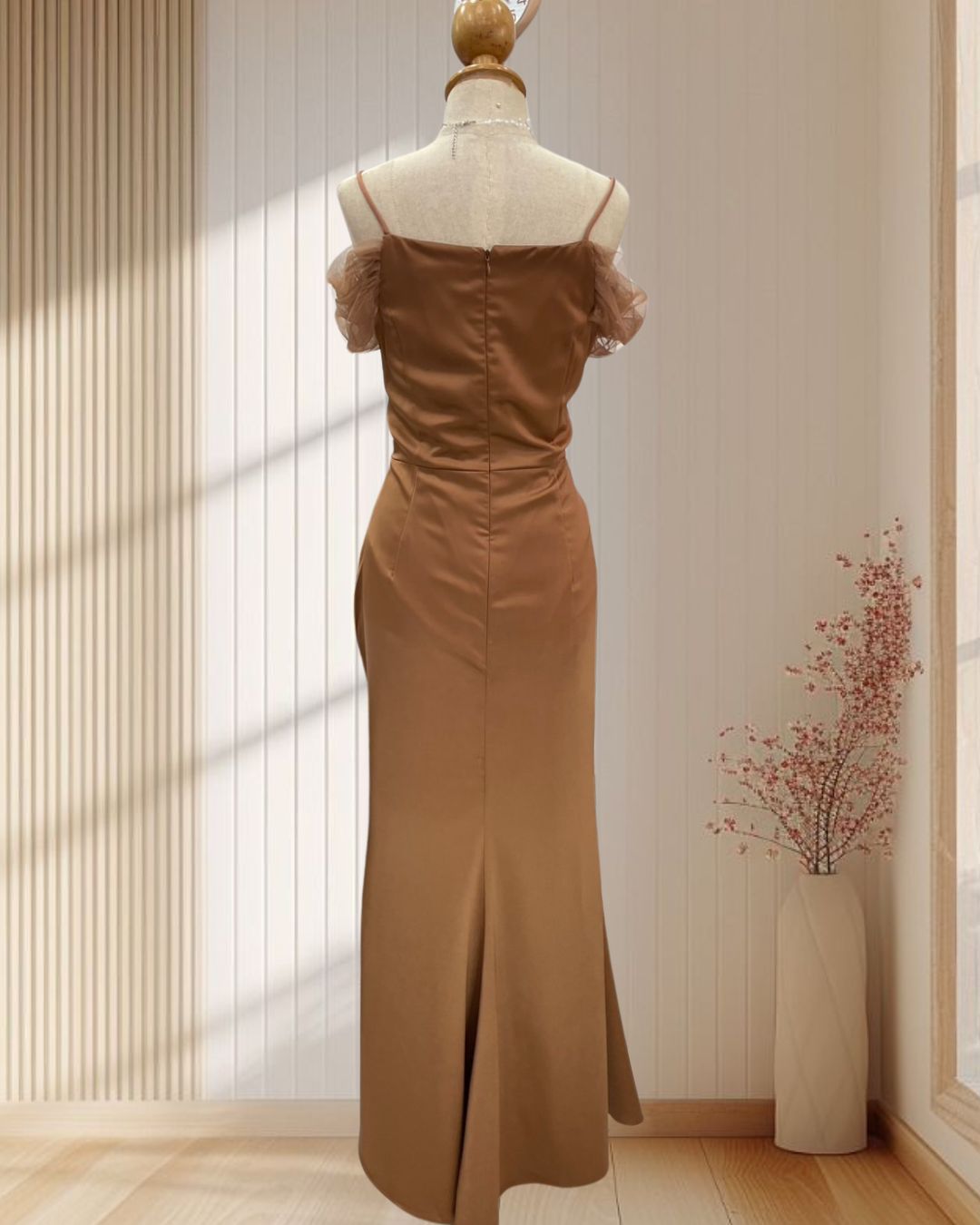 (PRE-LOVED) ราตรียาวสีน้ำตาล สายเดี๋ยว แต่งแขนผ้ามุ้งเริดๆ ไซส์ L