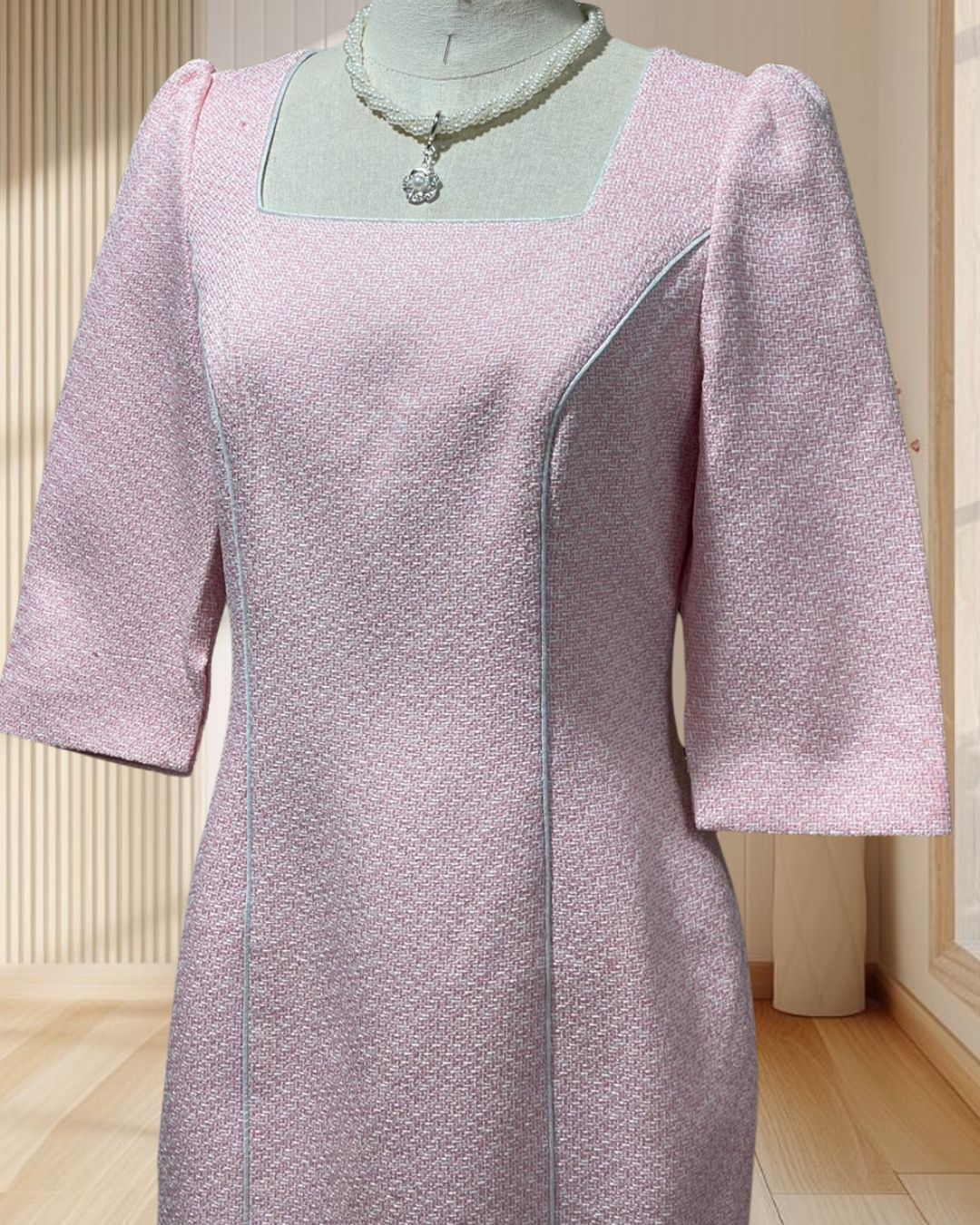 (PRE-LOVED) ราตรีสั้นสีชมพูมีแขน ผ้าทวิต แต่งกุ๊น ไซส์ S