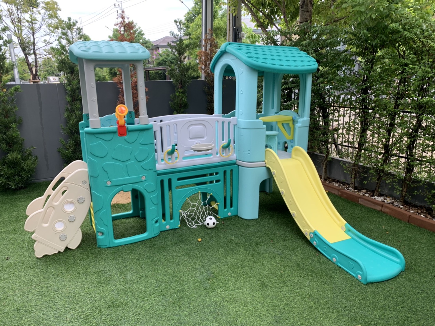 บ้านน้อนสองชั้นบันไดจรวด