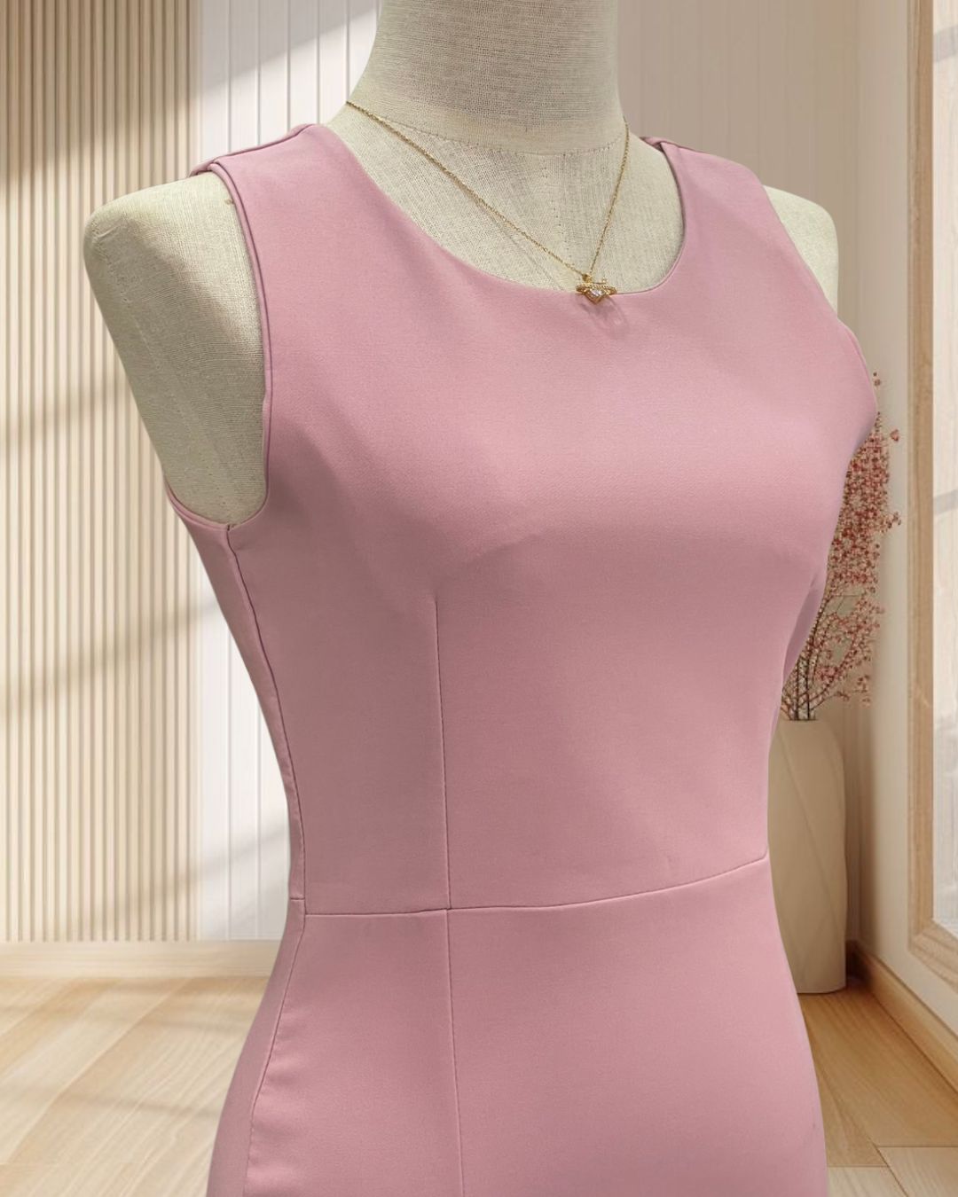 ราตรีสั้นสีขมพู แขนกุด กระโปรงทรงสอบ ไซส์ M