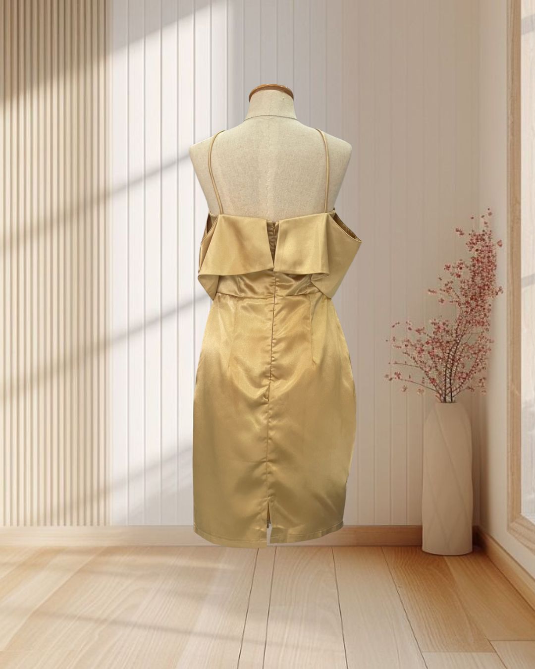 (PRE-LOVED) ราตรีสั้นสีทอง สายเดี่ยวเปิดไหล่ ผ้าเงา ไซส์ S