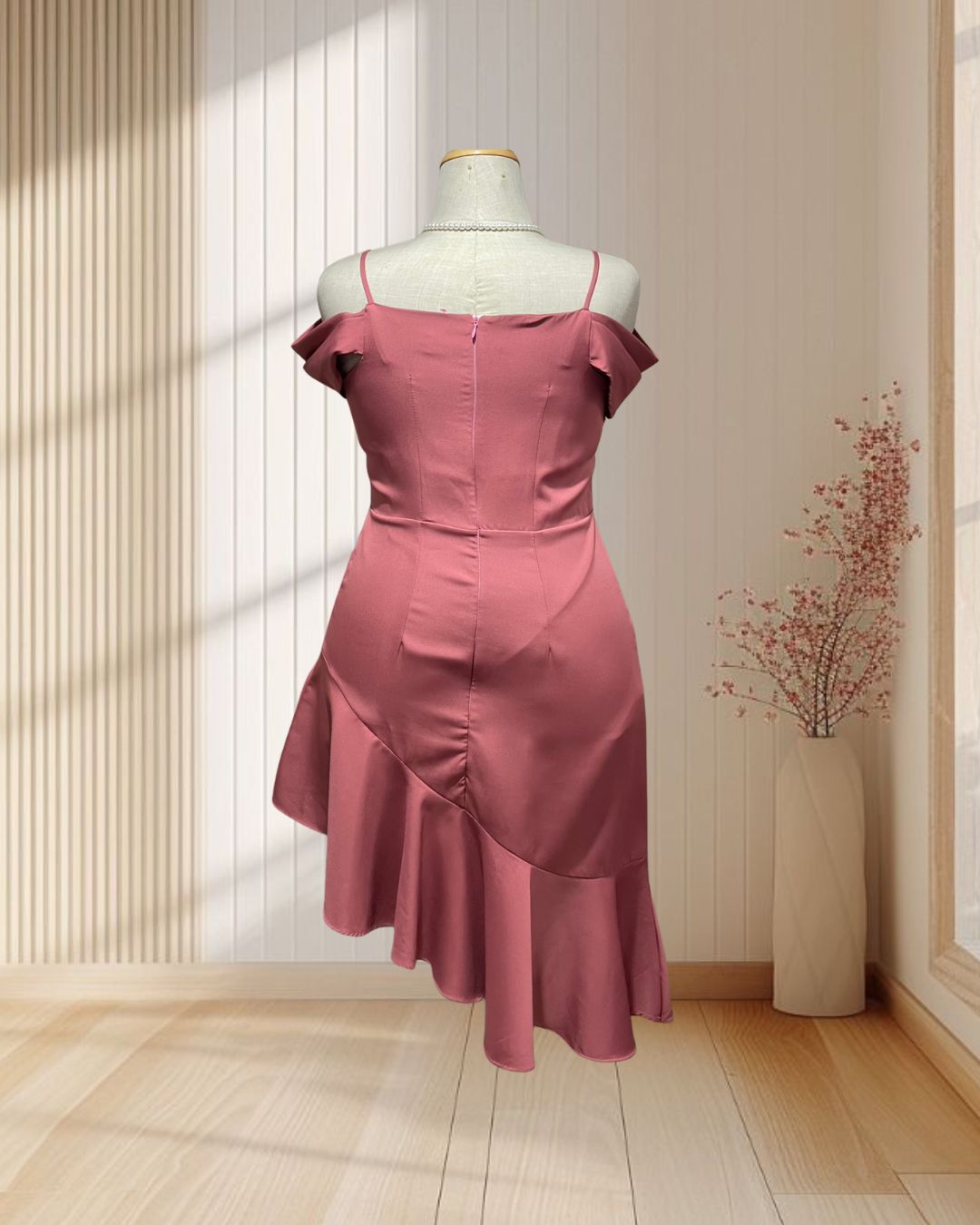 (PRE-LOVED) ราตรีสั้นสีชมพู สายเดี่ยวปิดแขนชายหางปลาผ้าบาบี้ ไซส์ 2XL