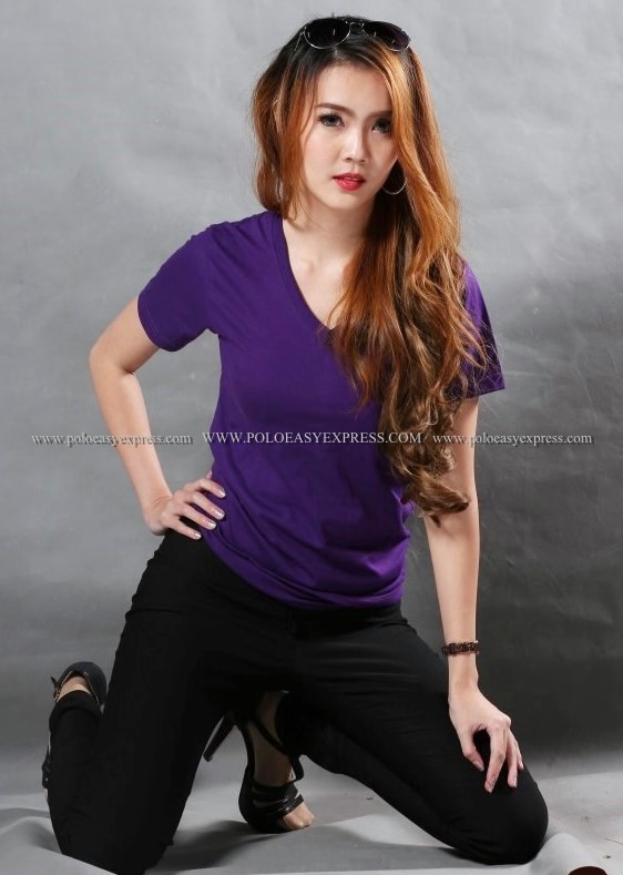 เสื้อยืด สีม่วงเข้ม คอวี แขนสั้น Size M