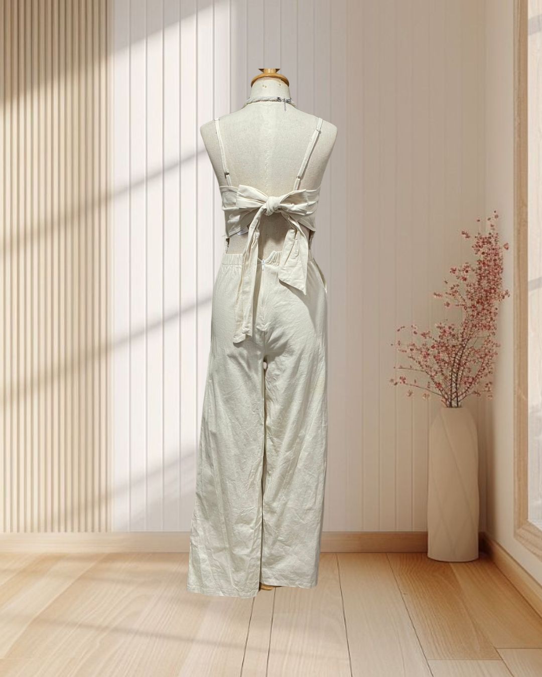 (PRE-LOVED) จั๊มพ์สูทสีครีม ขายาว สายเดี่ยวผูกโบว์ด้านหลัง ไซส์ S