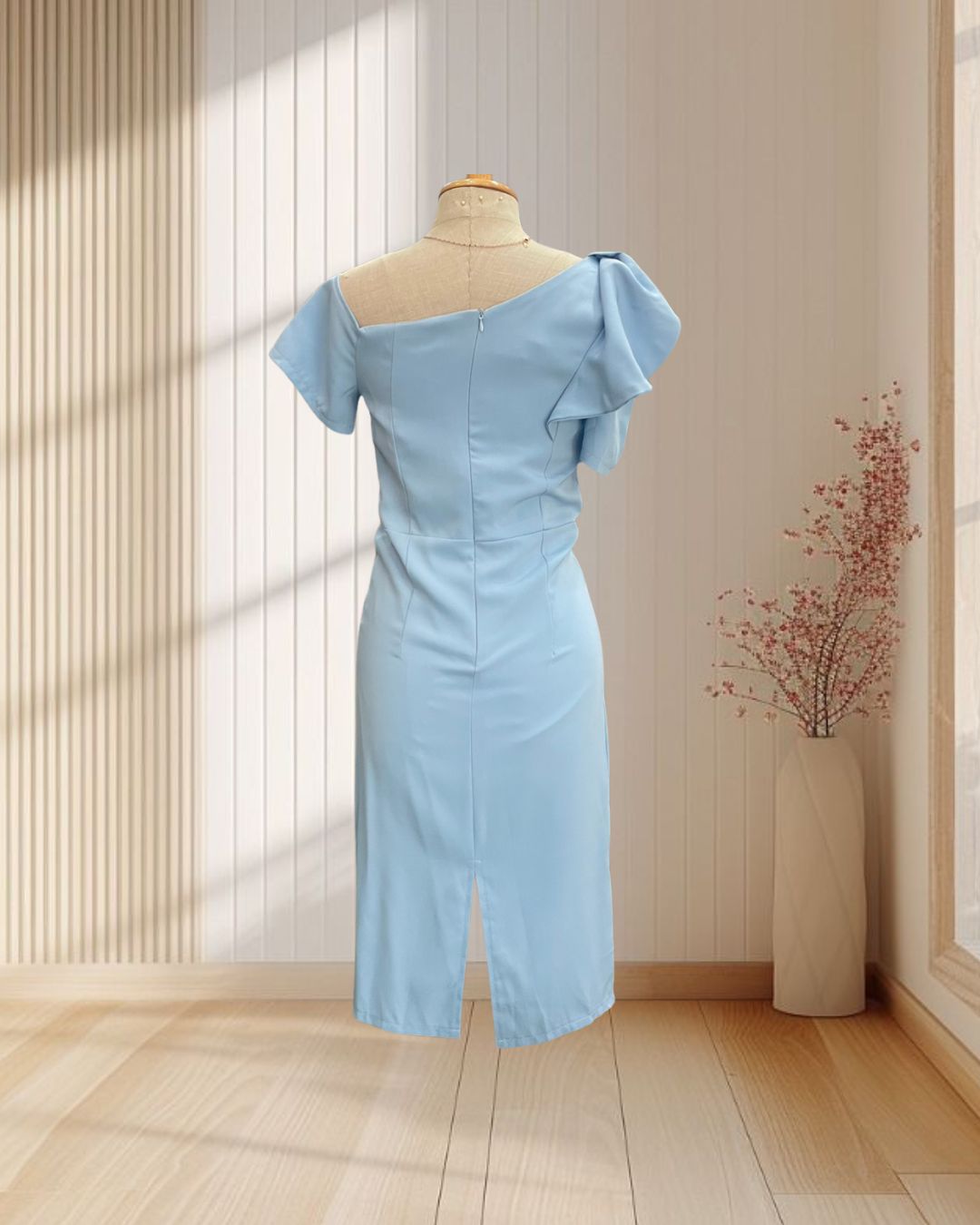 (PRE-LOVED) ราตรีสั้นสีฟ้าปาดไหล่ 1 ข้าง มีปกโบว์ 1 ข้าง ไซส์ S