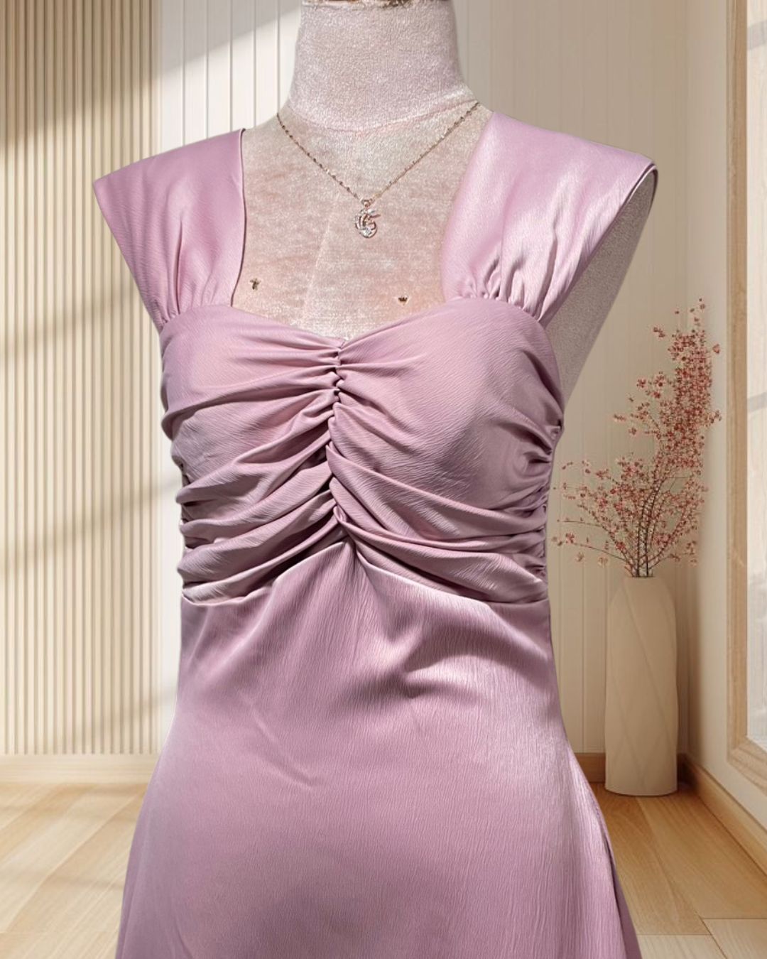 (PRE-LOVED) ราตรีสั้นสีชมพู สายเดี่ยวใหญ่ จีบอก ไซส์ M