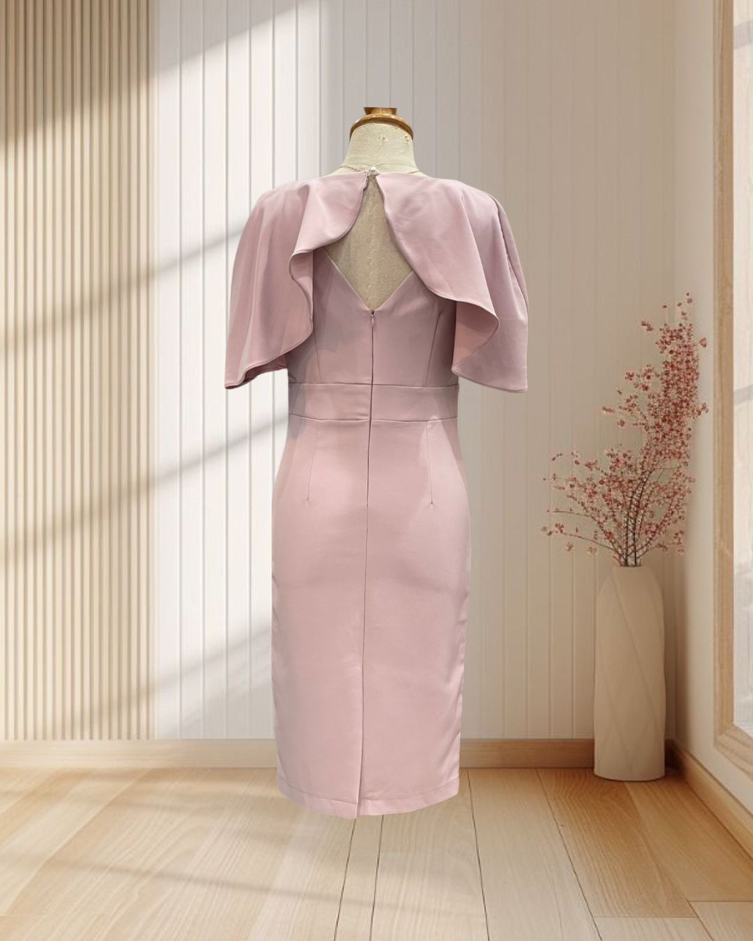 (PRE-LOVED) ราตรีสั้นสีชมพูกลีบบัว คอวี แต่งปกระบายแขน เว้าหลังไซส์ M