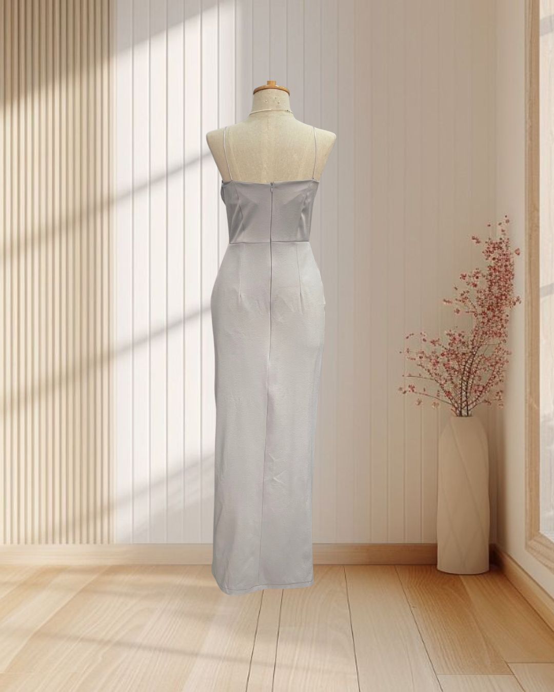 (PRE-LOVED) ราตรียาวสีเทา คอวี จีบเอว สายเดี่ยวสปาเกตตี้ ไซส์ S