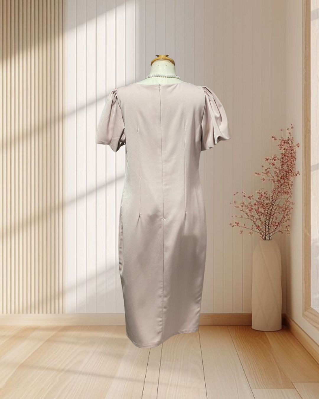 (PRE-LOVED) ราตรีสั้นสีโอวัลตินคอกว้างแขนตุ๊กตากป.ผ่าข้างผ้าฮานาโกะ XL