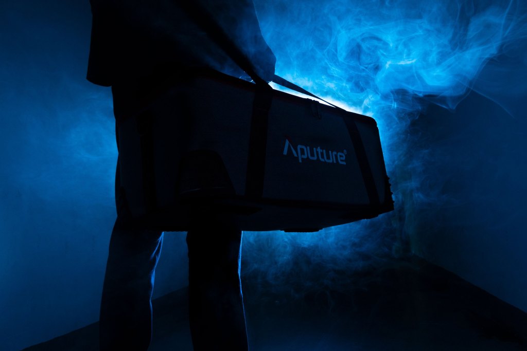 Aputure Light Storm C300d II Light Kit with V-Mount Battery Plate