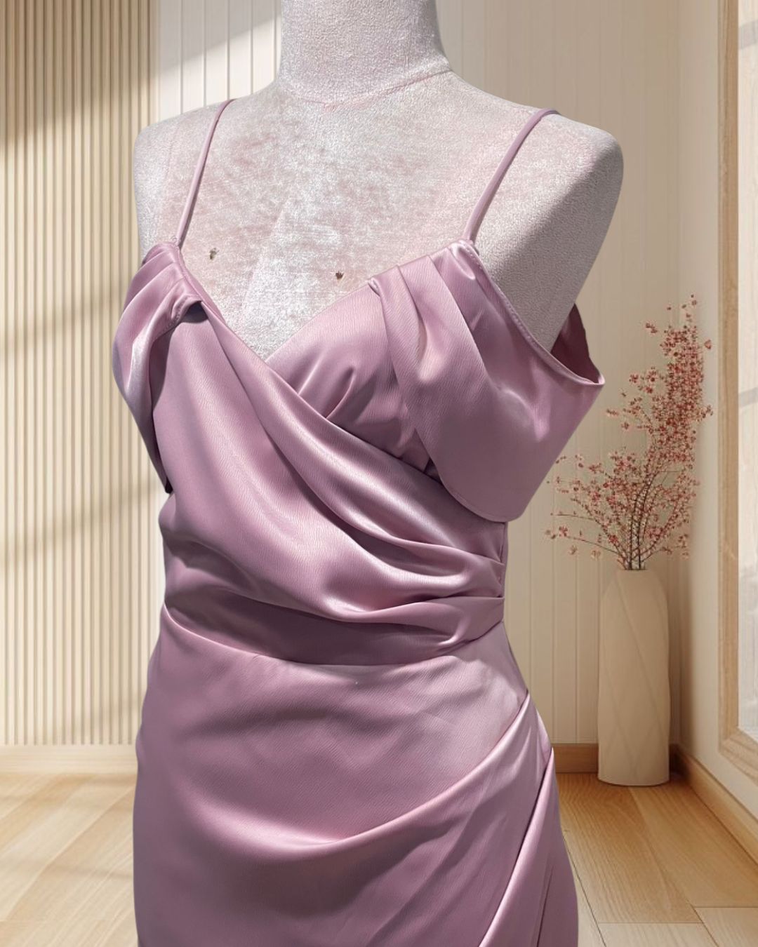 (PRE-LOVED) ราตรีสั้นสีชมพูสายเดี่ยวระบายปกป้ายผ้าเครปซาติน S