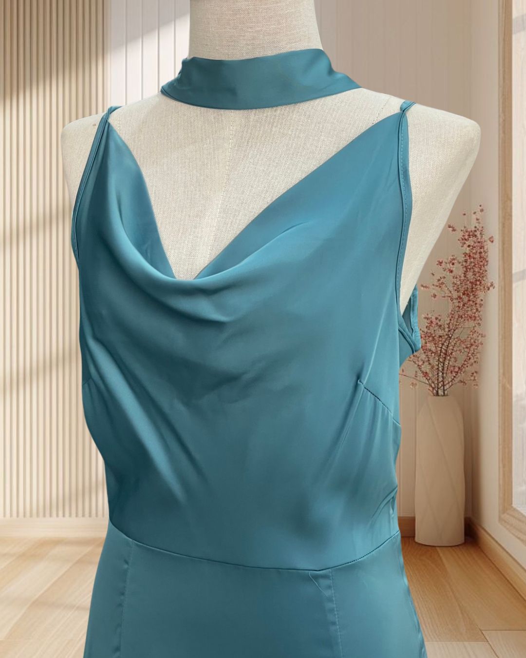 ราตรียาวสีเขียว สายเดี่ยวคอถ่วง ผ้าทิ้งตัว พร้อมผ้าพันคอ ไซส์ M