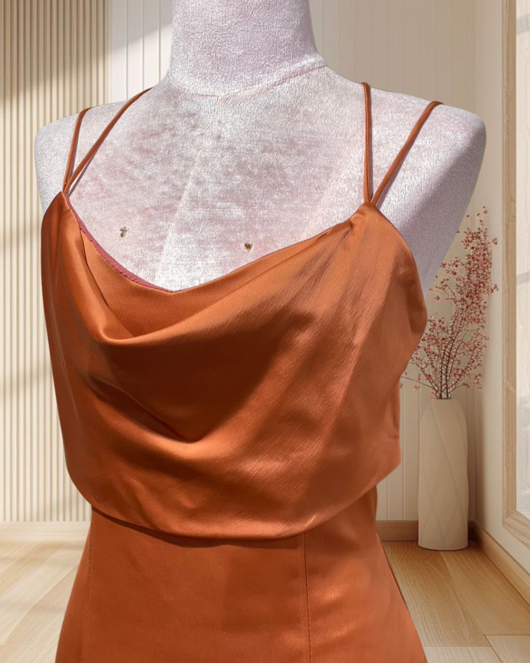 (PRE-LOVED) ราตรีสั้นสีน้ำตาล สายเดี่ยวไขว้หลัง ไซส์ M