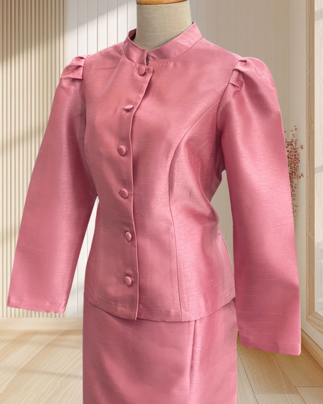 ชุดไทยจิตรลดา สีชมพู ผ้าไหม + กระโปรงผ้าถุงสำเร็จ ไซส์ L