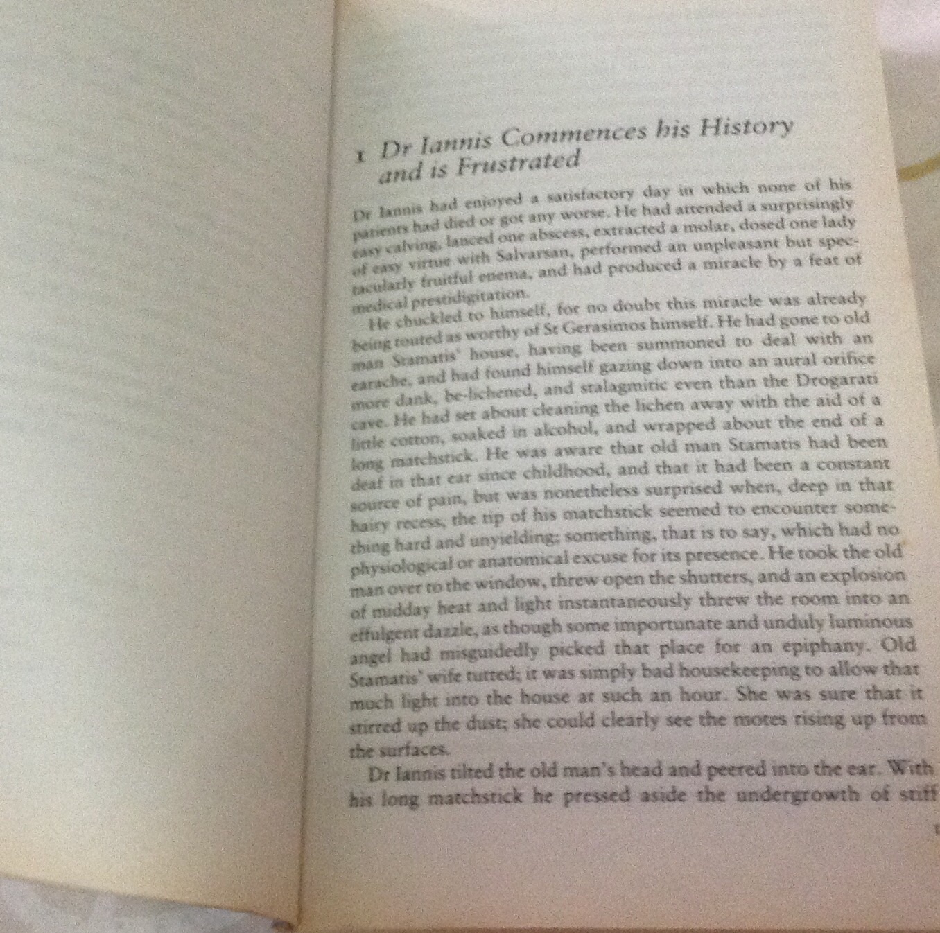 Corelli's Mandolin by Louis de Bernières ราคา 200