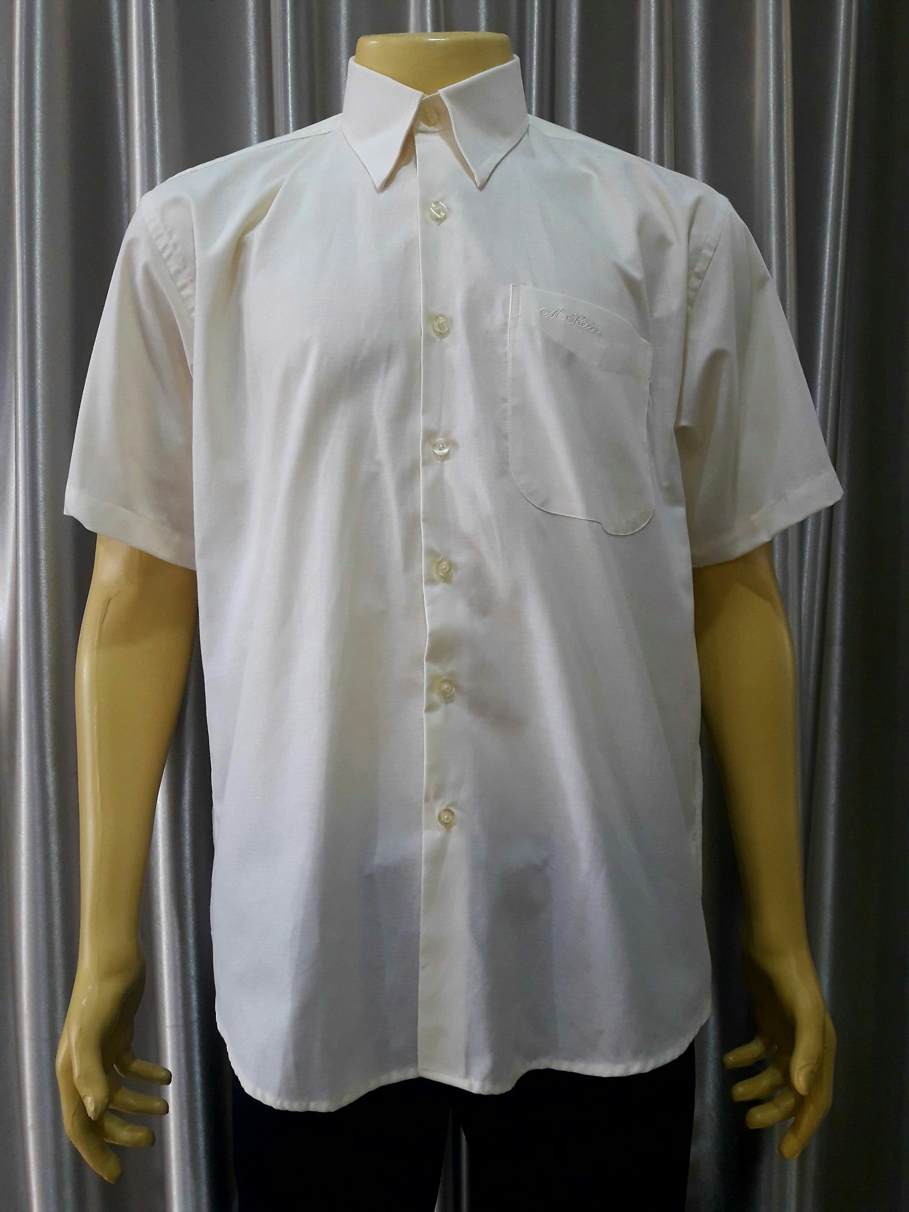 เสื้อเชิ๊ตสีครีมเเขนสั้น M