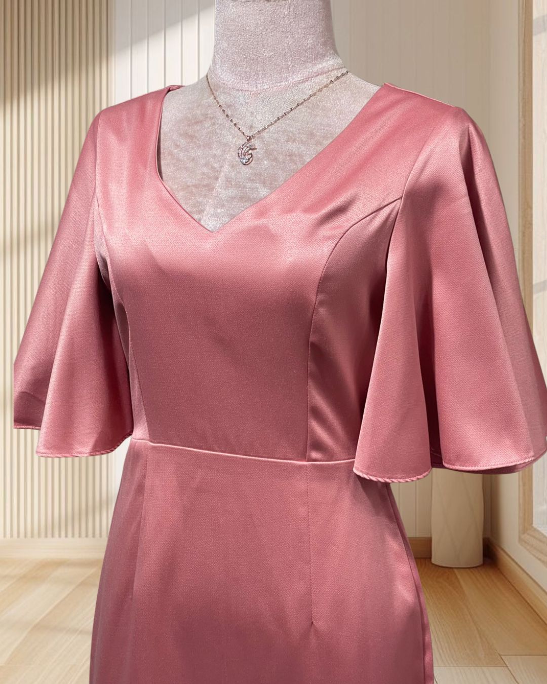 ราตรีสั้นสีชมพูเข้ม แขนระฆังคอวี ไซส์ S