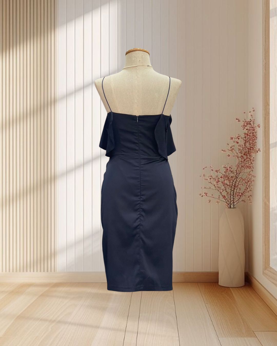 (PRE-LOVED) ราตรีสั้นสีกรม สายสปาเกตตี้ ปาดไล่ จีบเอว ไซส์ S