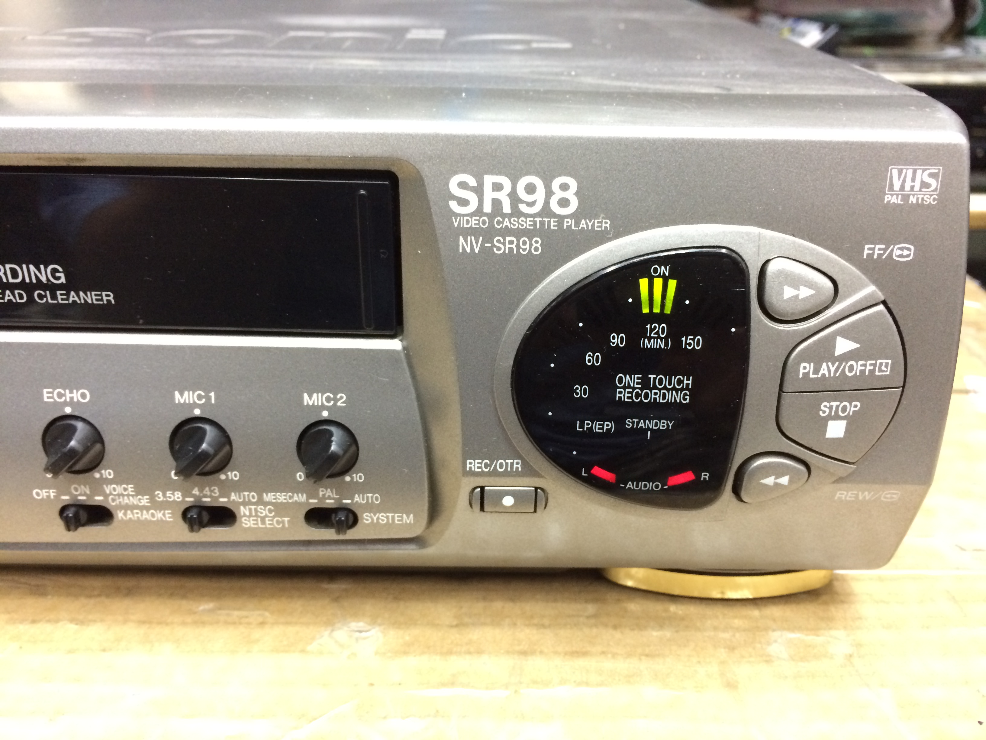 เครื่องเล่นวีดีโอเทป VHS , VDO Panasonic รุ่น NV-SR98