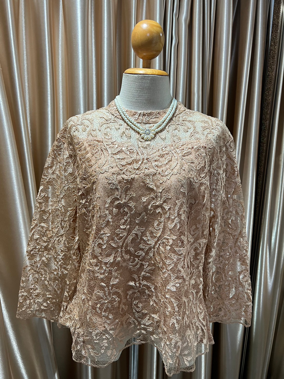 เสื้อลูกไม้สีน้ำตาลทอง 46