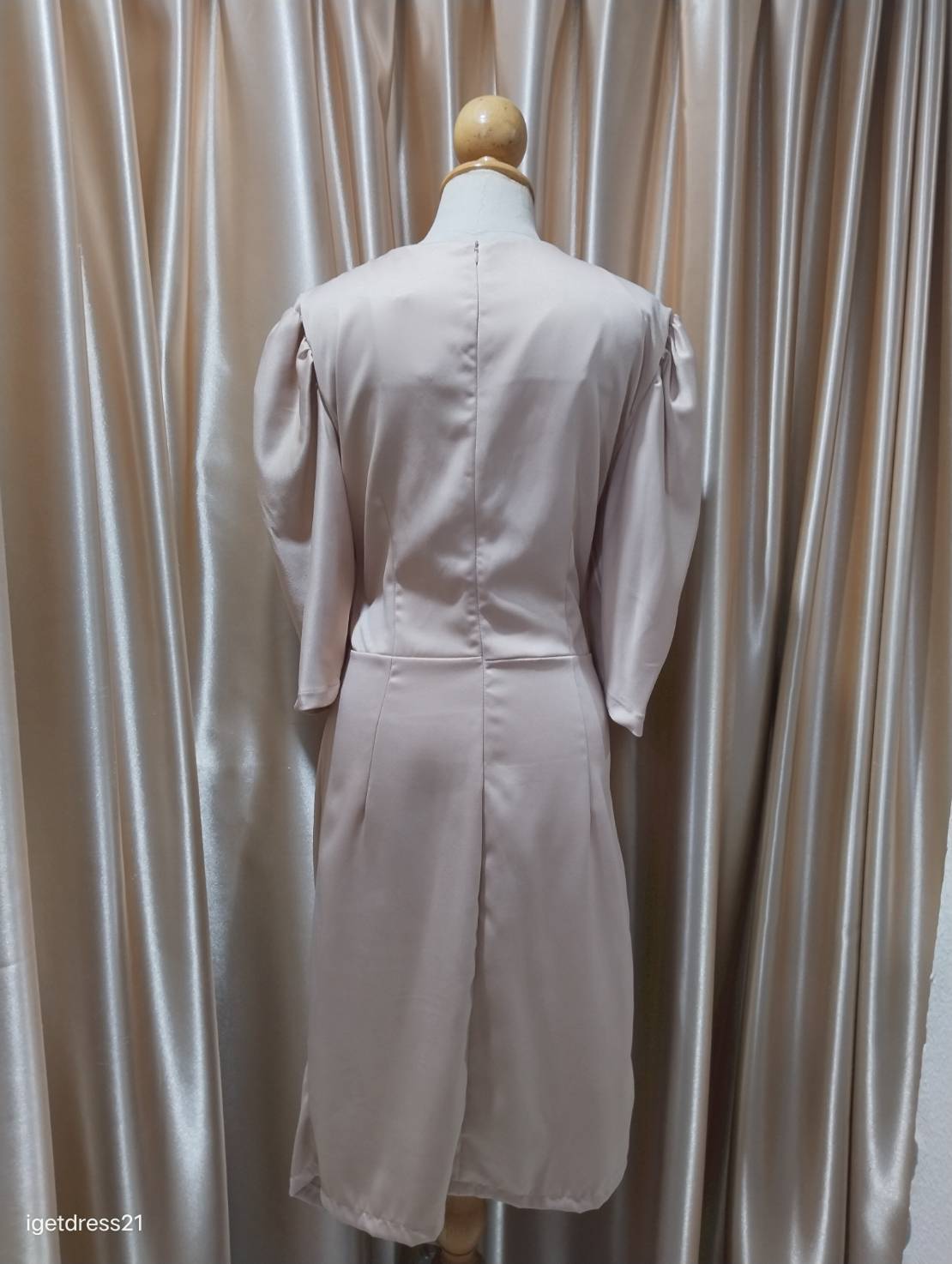 (PRE-LOVED) ราตรีสั้นมีแขนอกโบว์ สีครีม (XL)