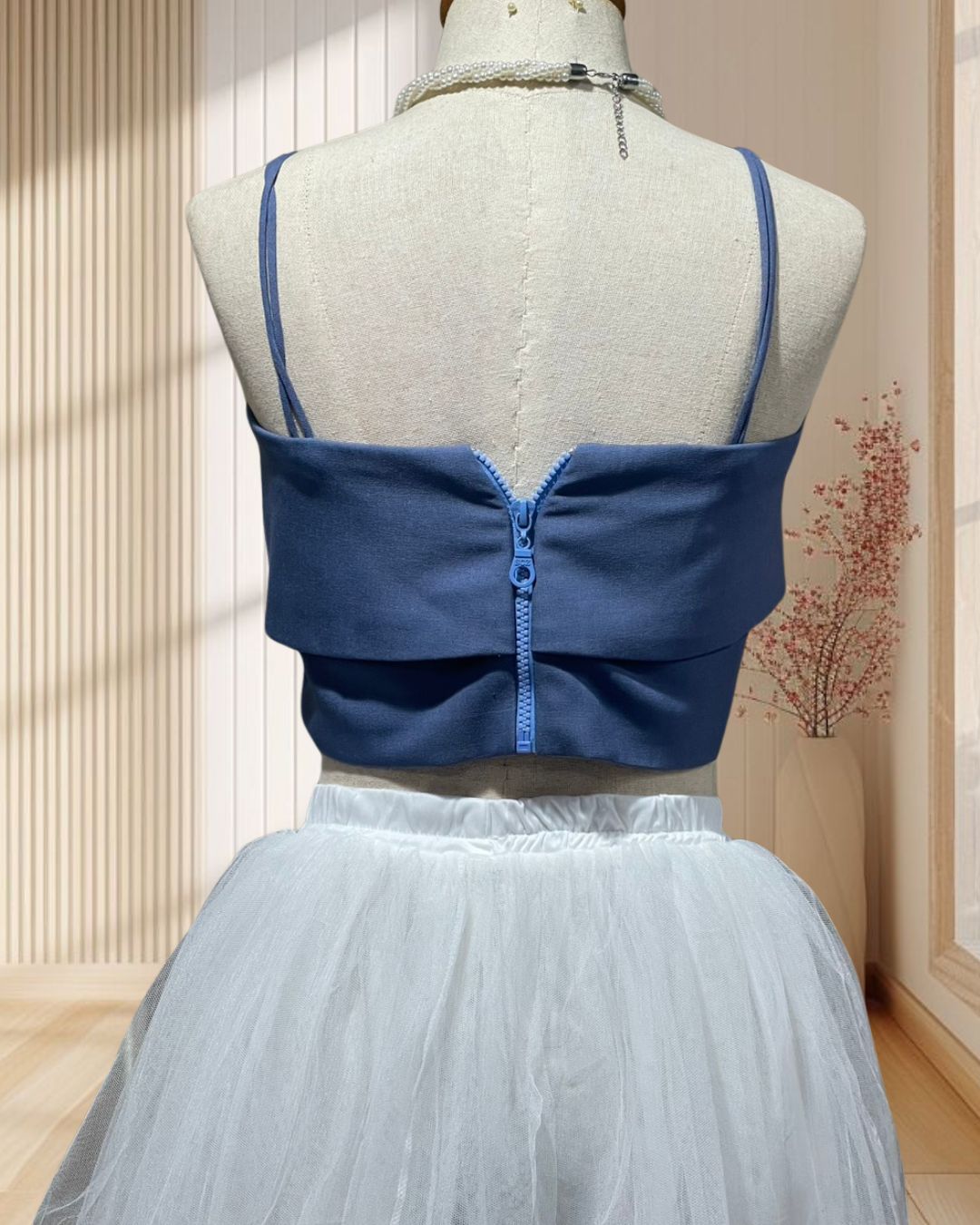 (PRE-LOVED) เสื้อครอปสีคราม สายเดี่ยว ซิปหลัง ไซส์ XS (เฉพาะเสื้อ)