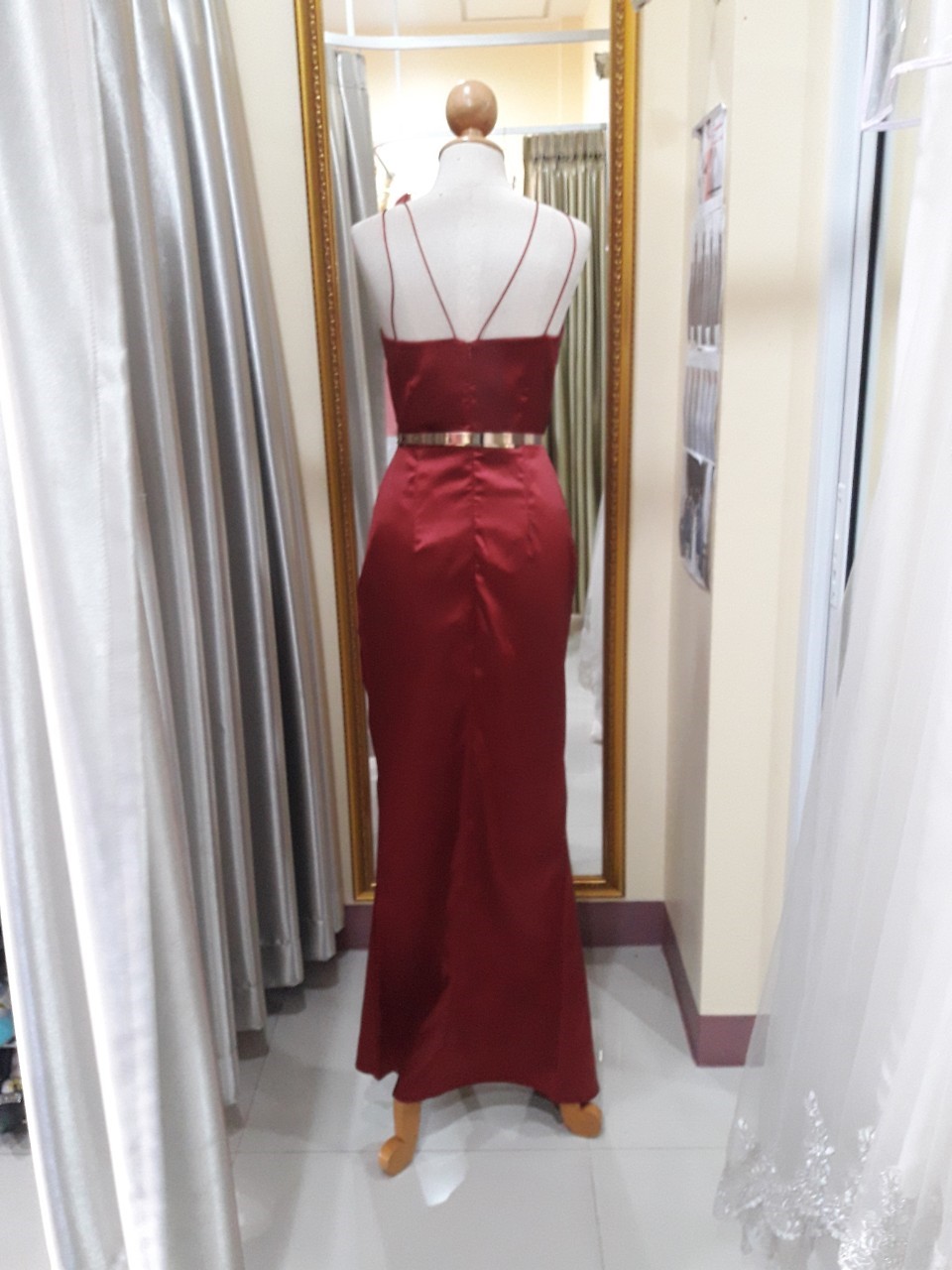 (PRE-LOVED) ราตรียาวสีเเดงสายเดี่ยวจีบหน้า(S)