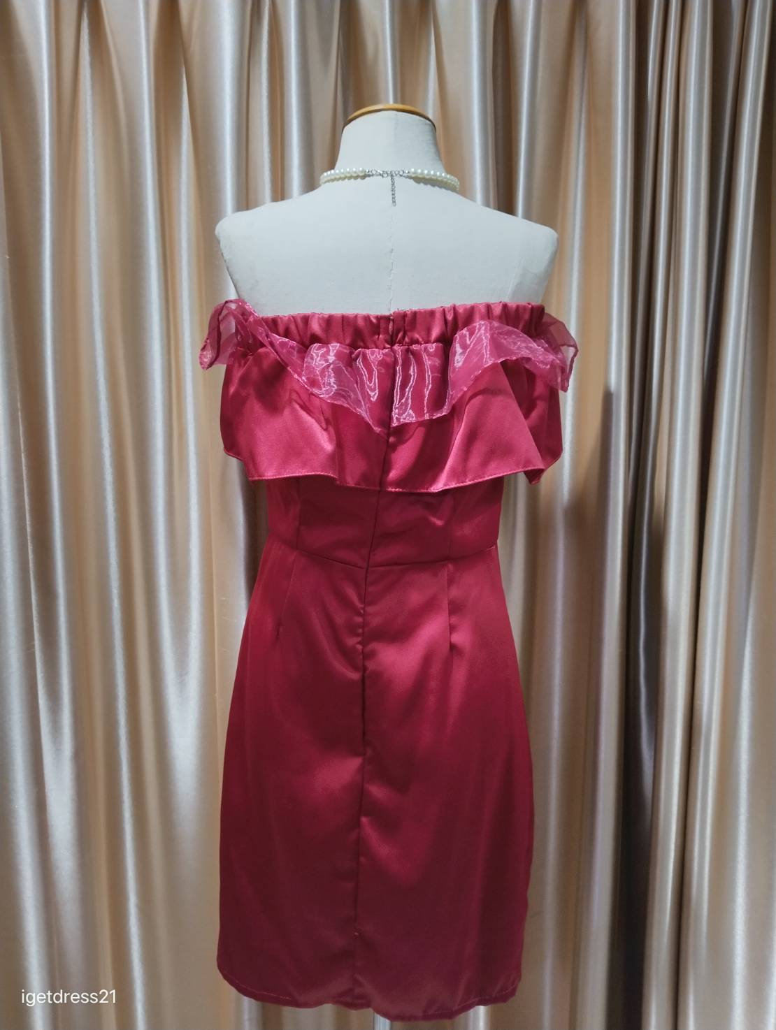 (PRE-LOVED) สั้นแดงปาดไหล่อกระบาย2ชั้น (L)