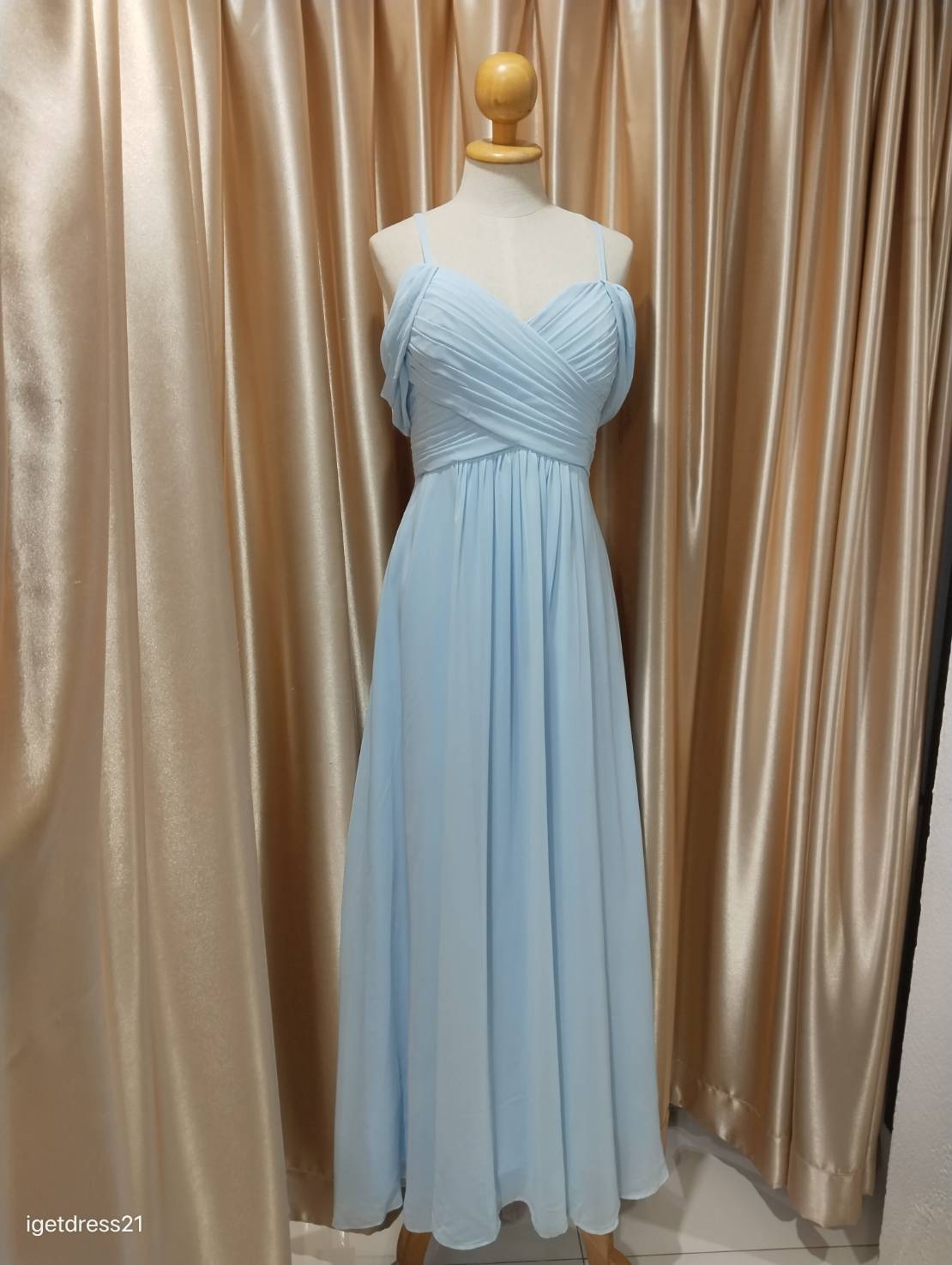 (PRE-LOVED) ชุดราตรียาวสายเดี่ยวชีฟองโอบแขน สีฟ้า F